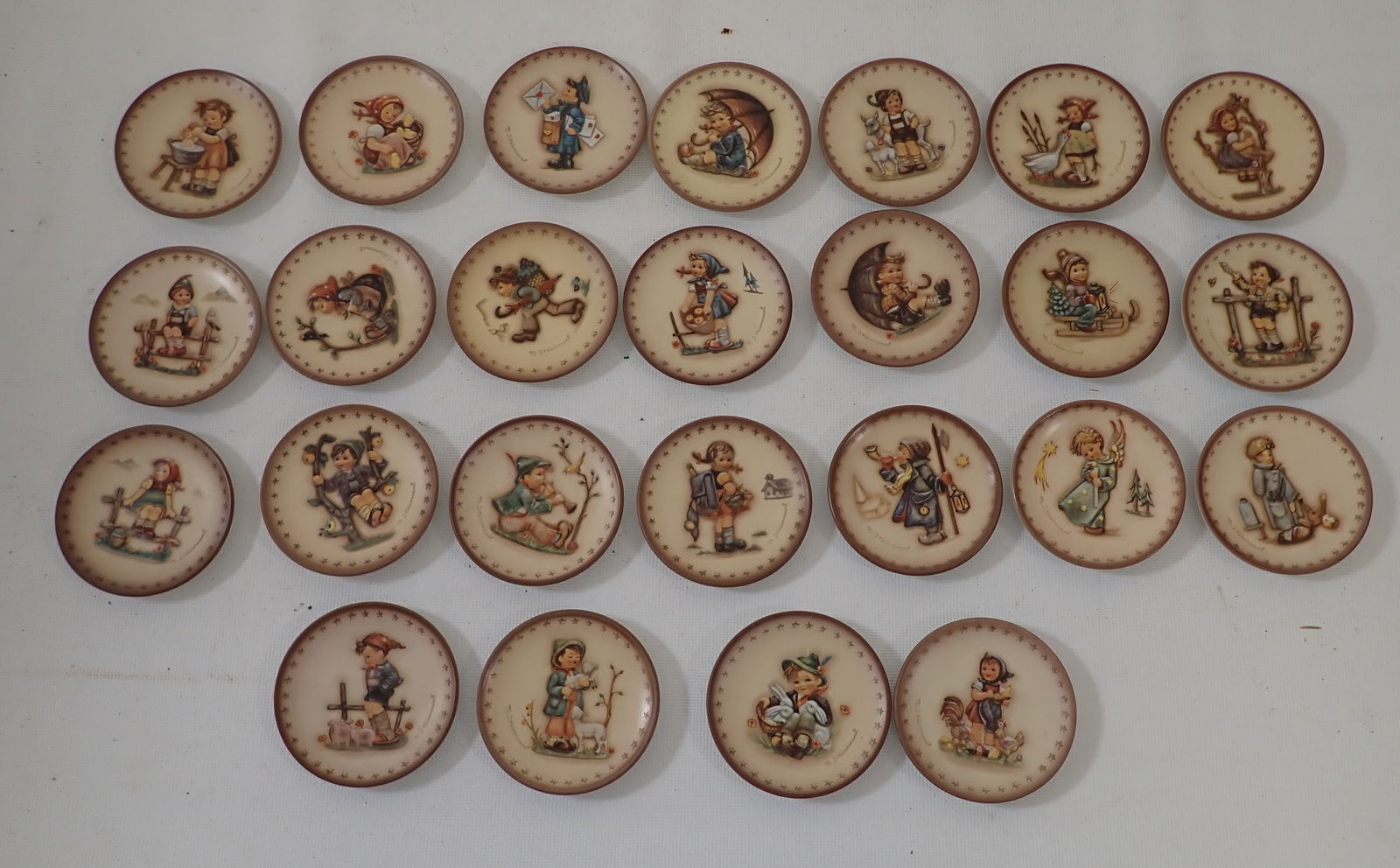 25 Miniature Hummel Plates (1 of 2)