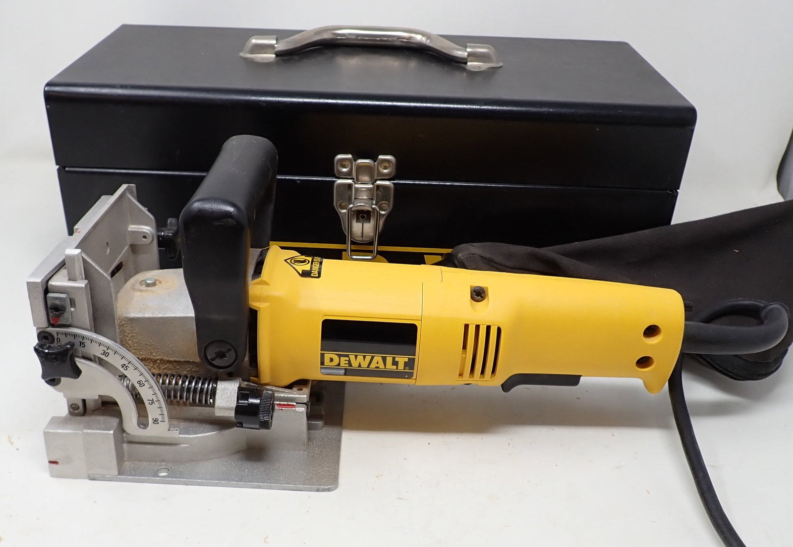Dewalt DW682 Plate Jointer (1 of 5)