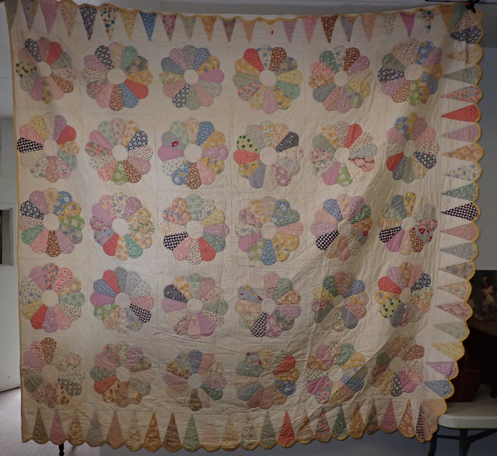 Quilt: Approx 84" x 87"
