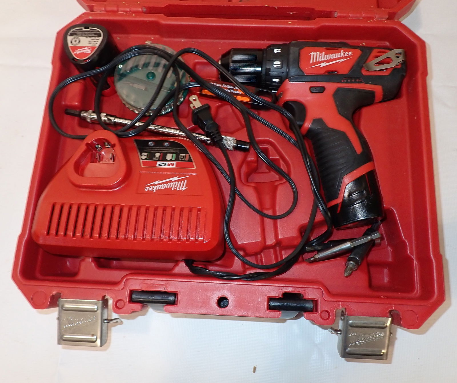 Milwaukee 3/8" Drill Driver 12 volt (1 of 3)