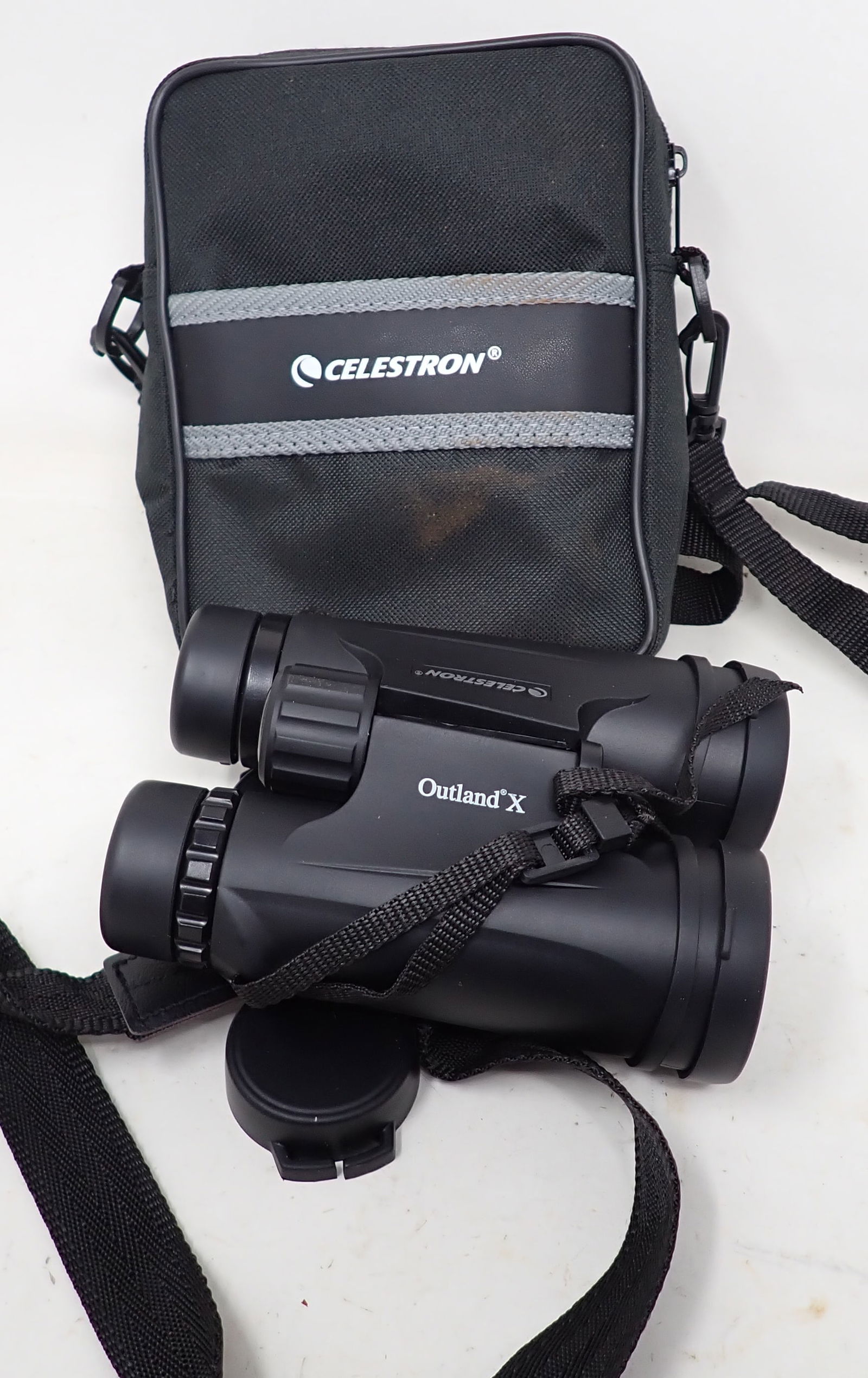 Celestron Outland X 10x42 Binoculars (1 of 2)