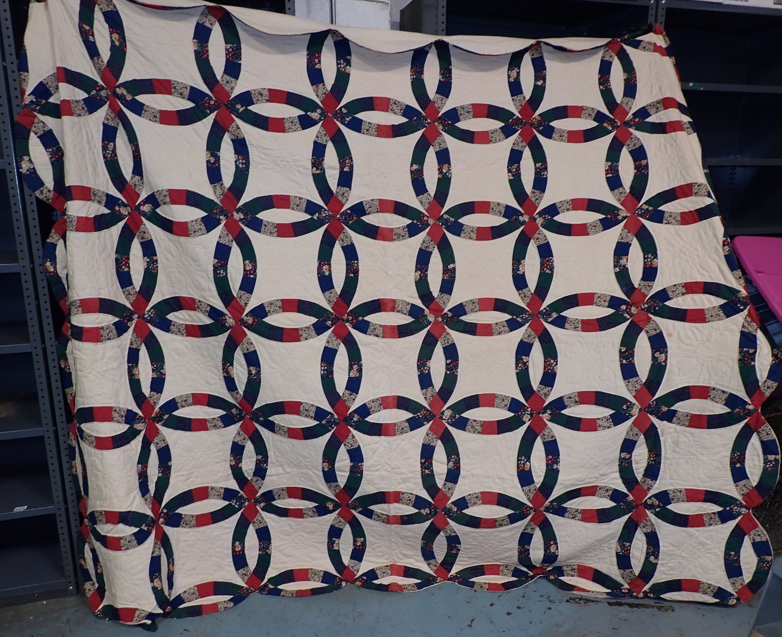 Quilt w/ Pillow Cases (1 of 4)