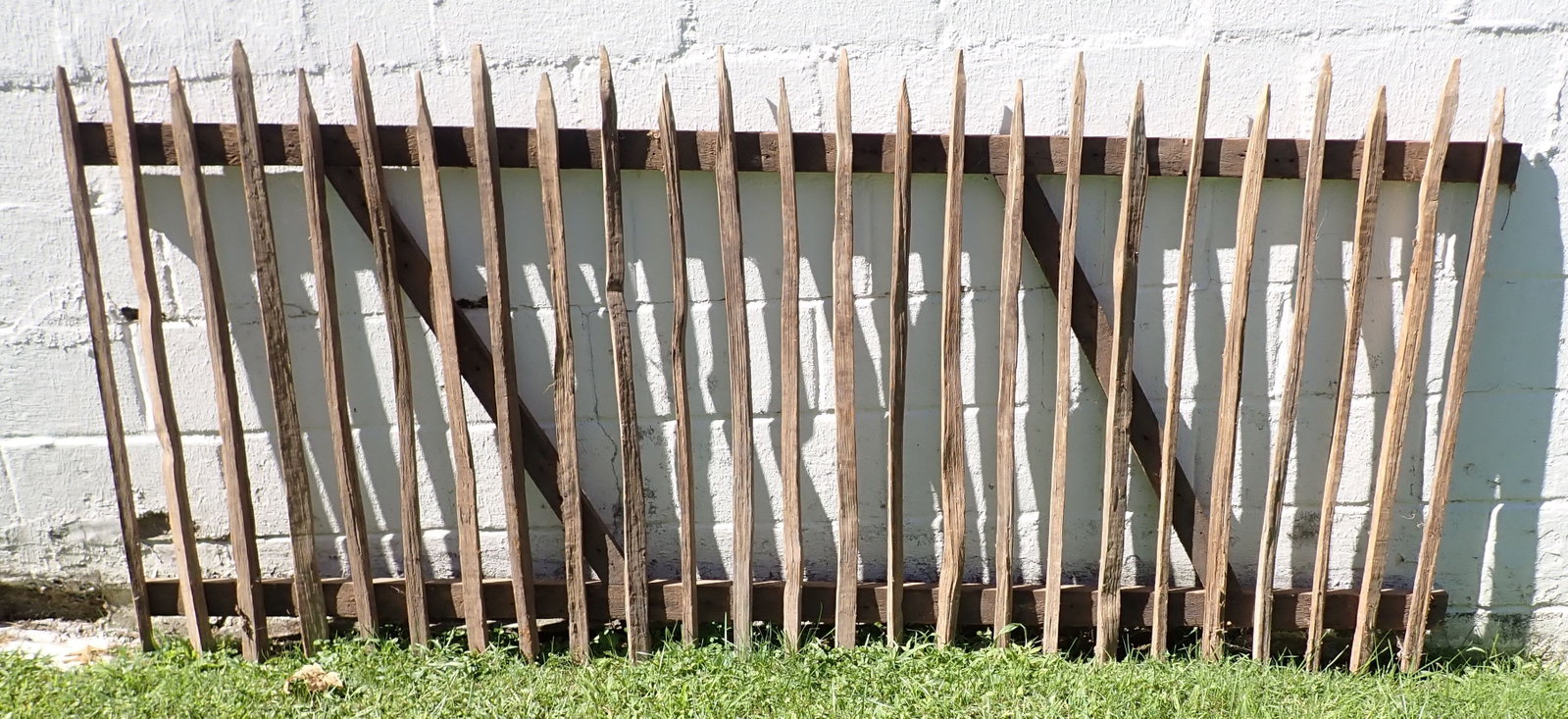 8 Sections of Amish Tobacco Lathe Fence: Apprx 44" tall and 96" long. No in house shipping !