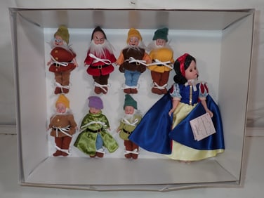 2002 Madame Alexander Snow White & Seven Dwarfs