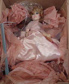 Madame Alexander 2290 Doll