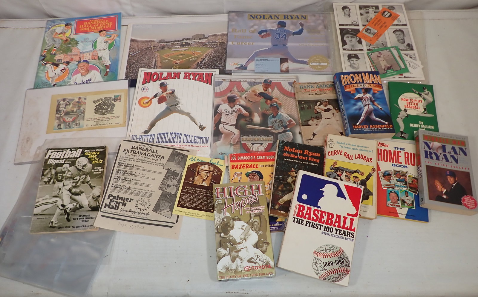 Baseball Memorabilia incl Warren Spahn Autograph (1 of 7)