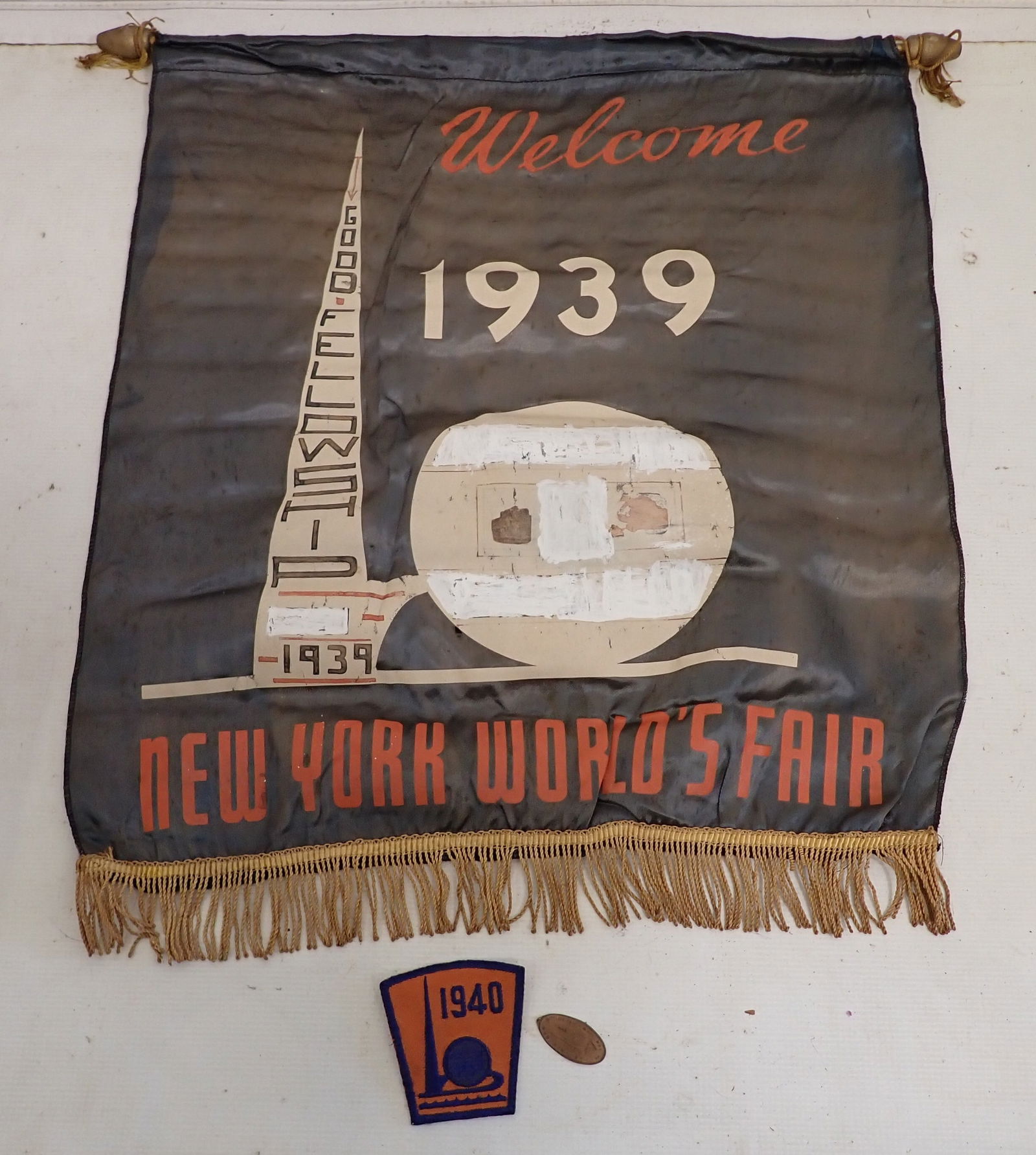 1939 New York Worlds Fair Banner Patch & Token (1 of 3)