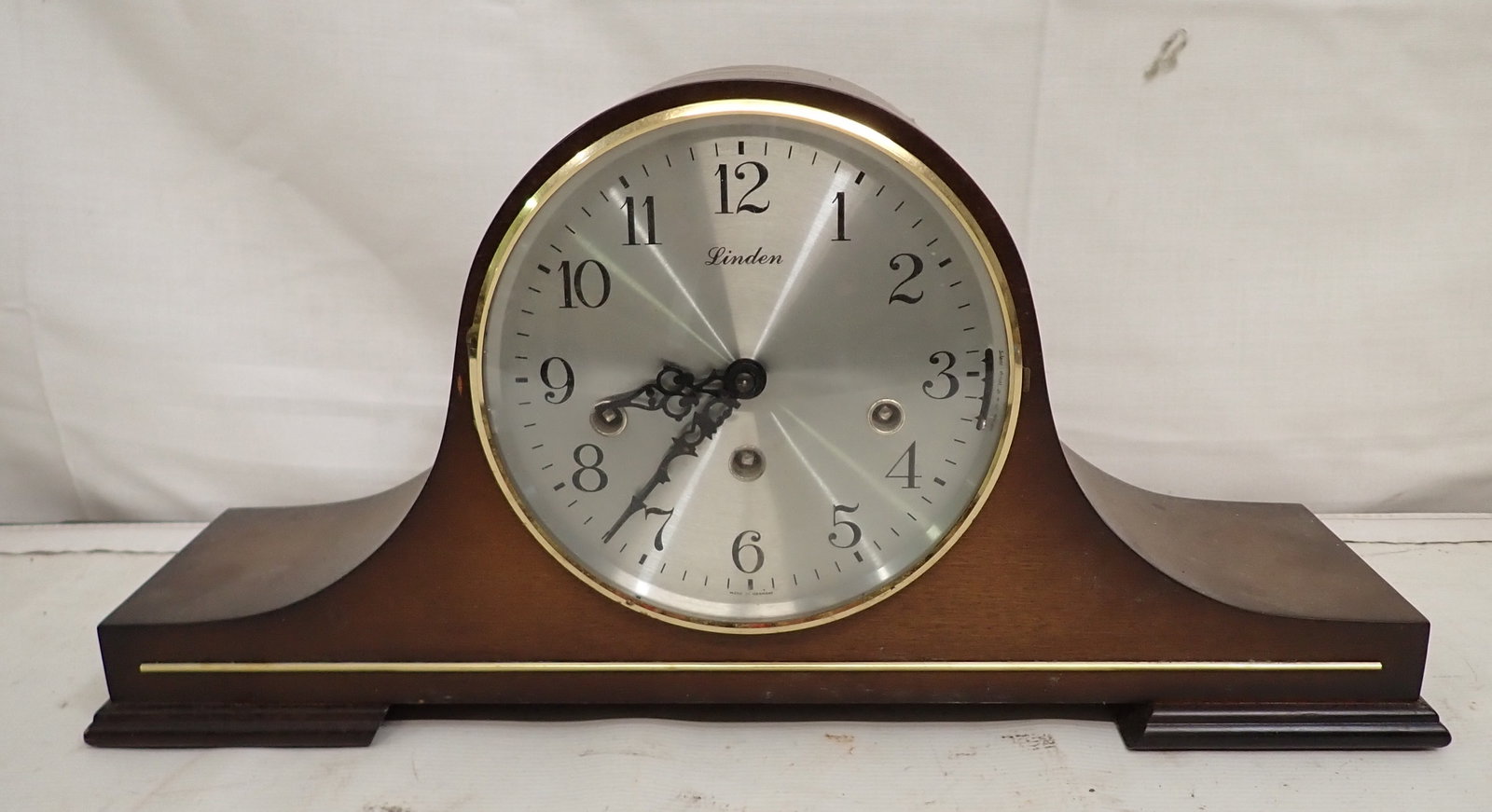Linden Clock w/ Howard Miller Movement: Approx 19 1/4" x 9 1/4".