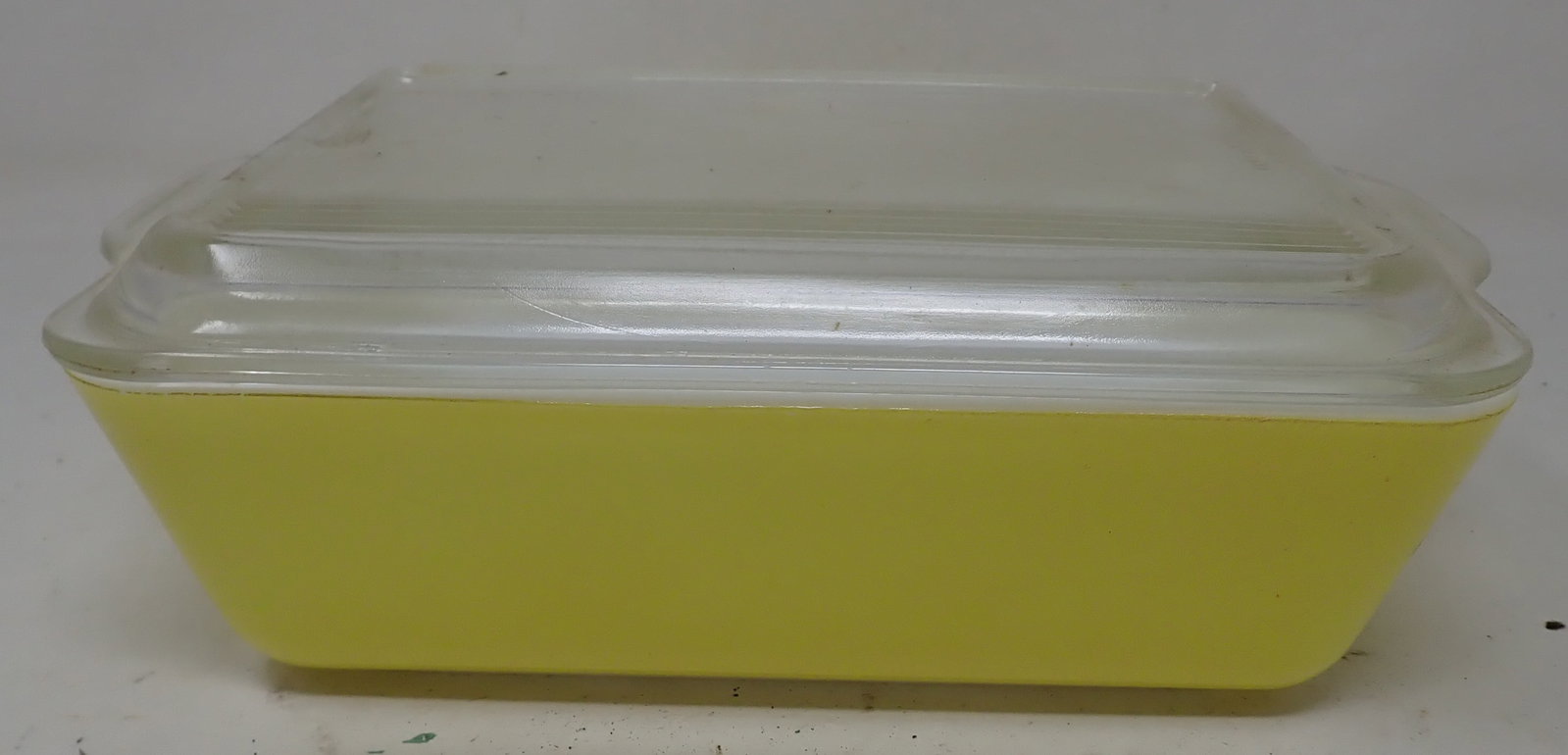 Pyrex Casserole: Approx 7" x 9 1/2" x 3 1/4" tall