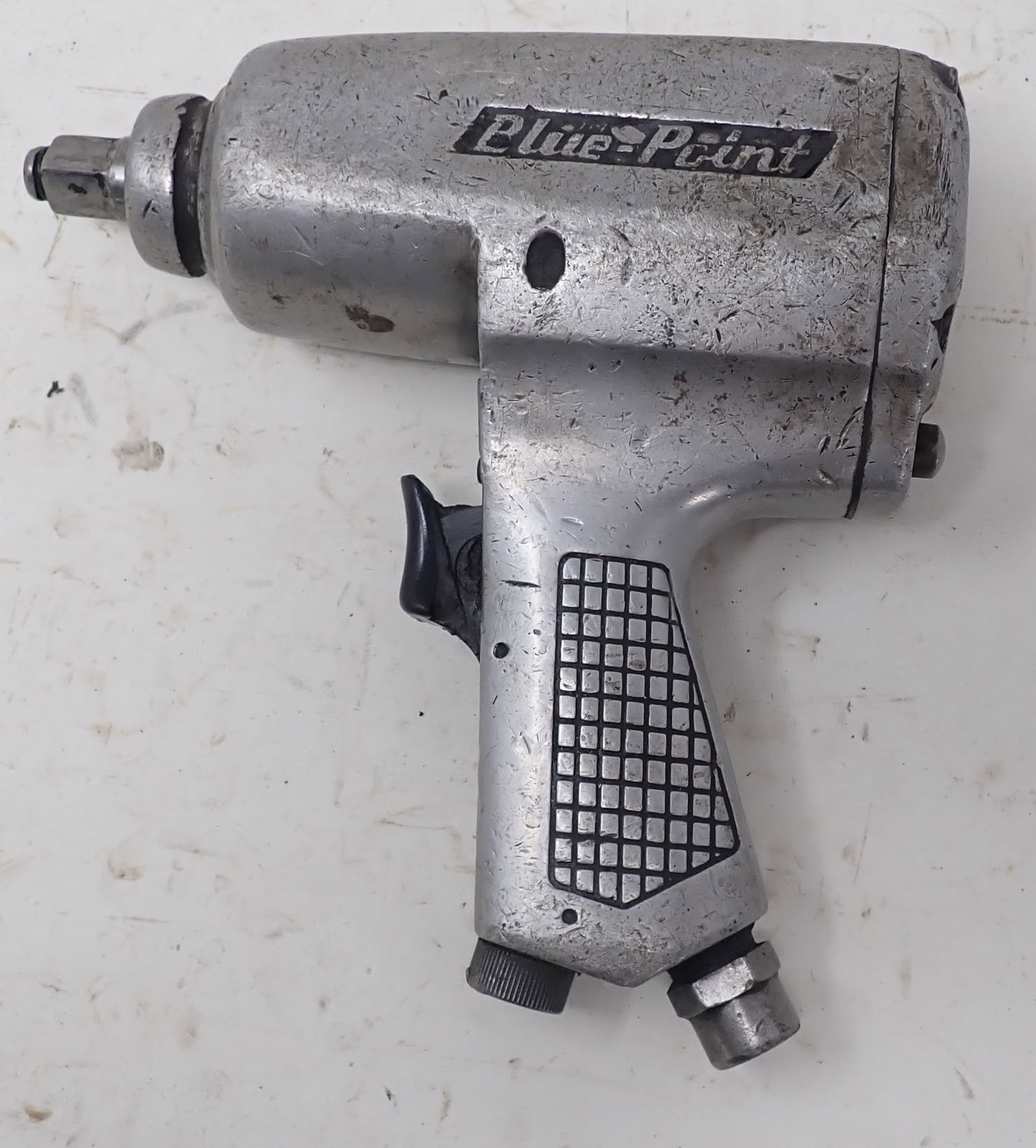 Blue Point AT500B 1/2" Drive Impact Gun: Impact wrench / gun.