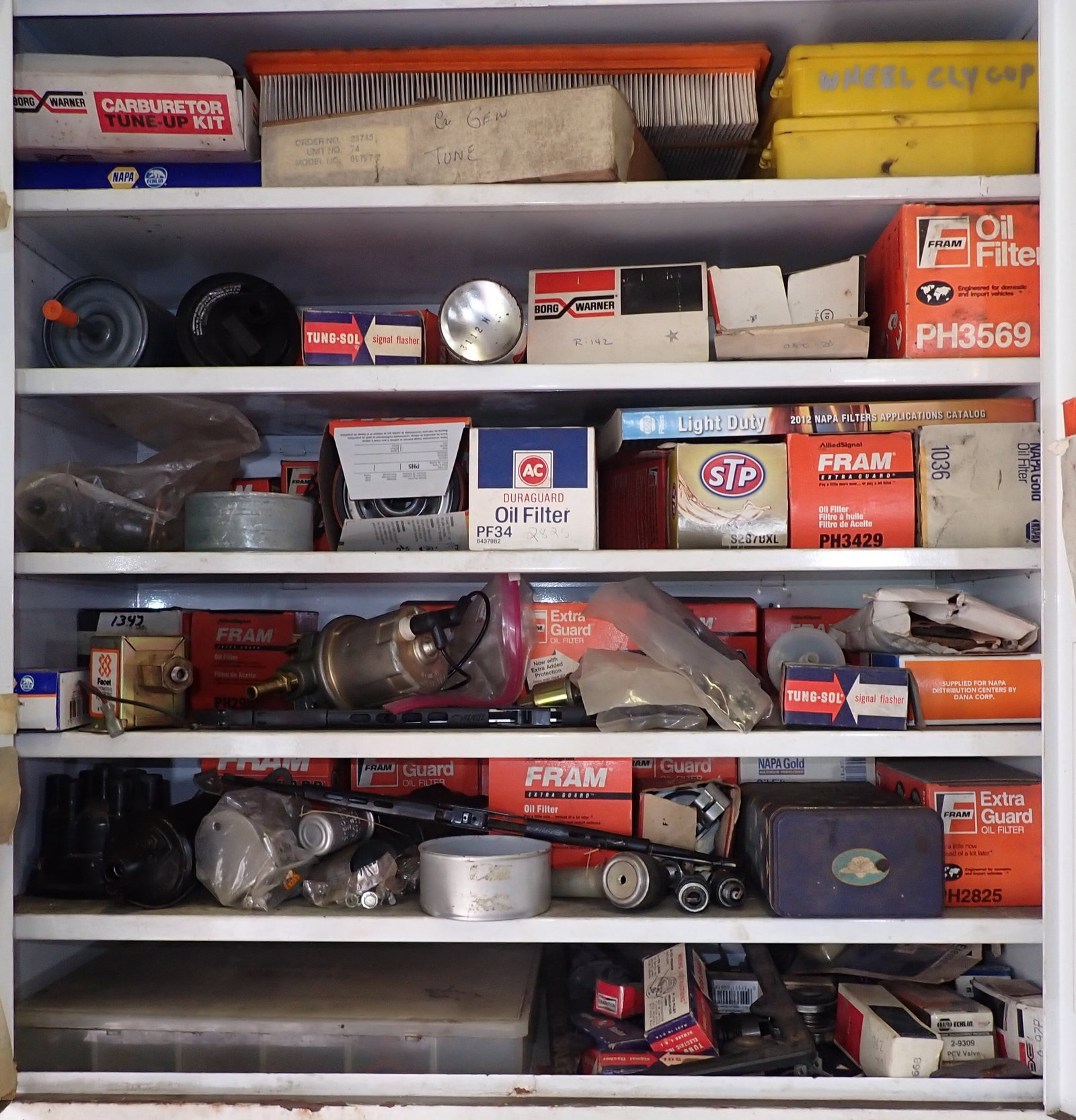 Oil Filters & Misc Car Parts (1 of 8)