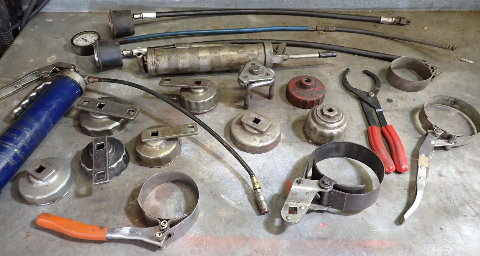Oil Filter Wrenches Gauges & Grease Guns (1 of 5)