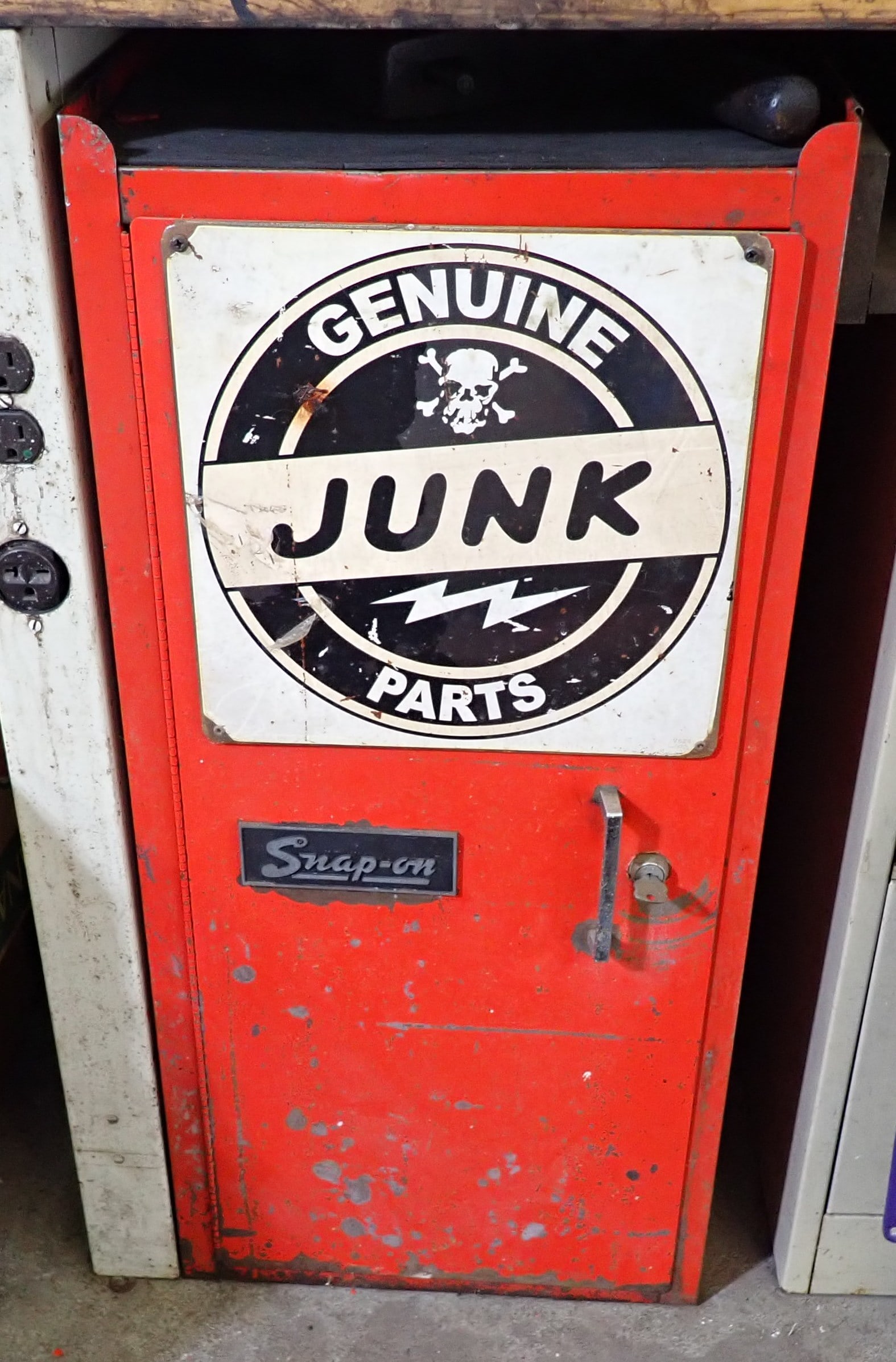 Vintage Snap On Tool Cabinet (1 of 3)