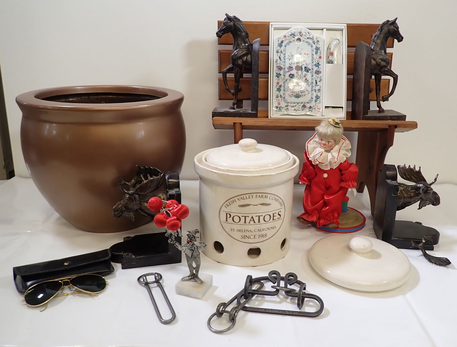 Plastic Planter Doll Bench Camera & Misc (1 of 9)