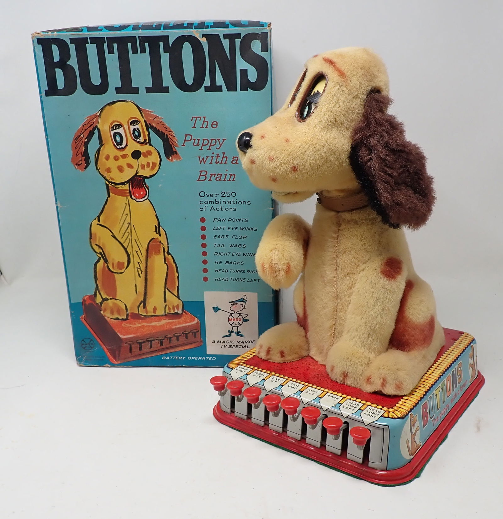 Marx Buttons w/ Original Box (1 of 6)