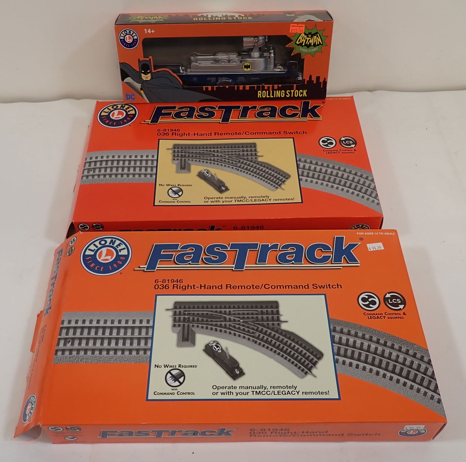 Lionel Fast Track Switches Batman Rolling Stock (1 of 2)