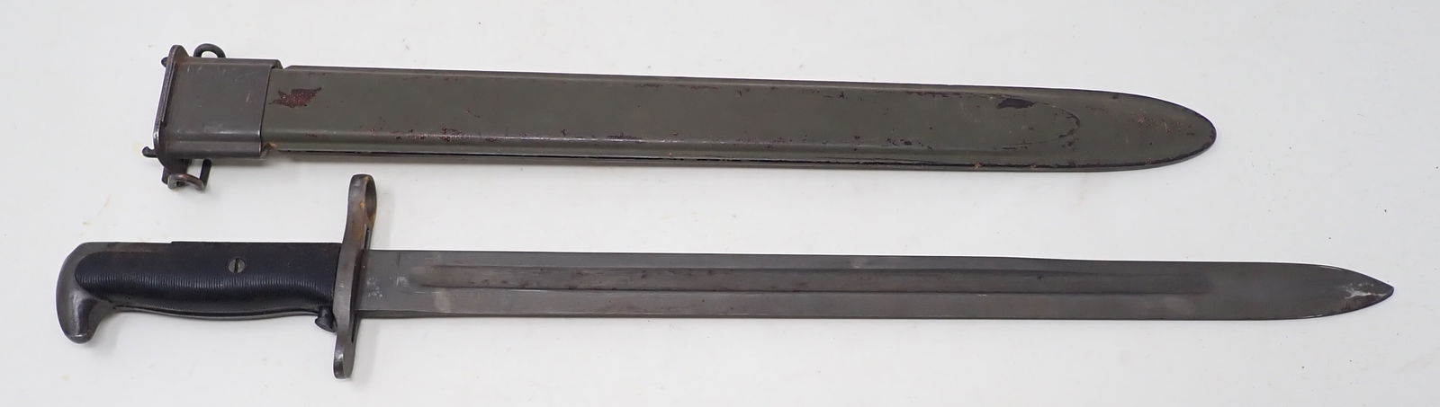 1942 US Bayonet & Scabbard (1 of 8)