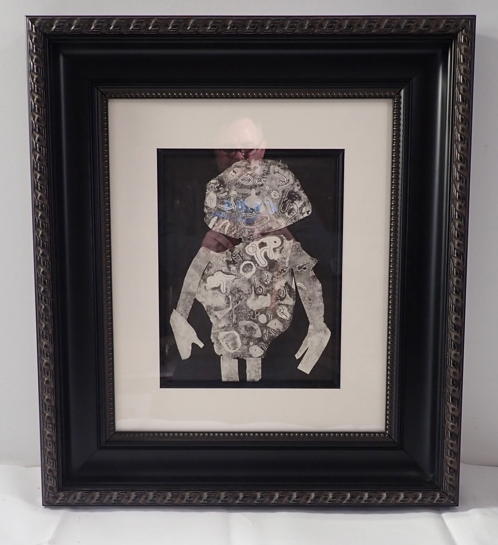 Jean Dubuffet Peronnage I Pochoir: Apprx 22 1/2" x 25 1/2". If shipping is needed, contact UPS Store 5528 to get a quote BEFORE bidding. Their phone number is (908)213-6838 and select option 5. There will be no refunds, because of ship