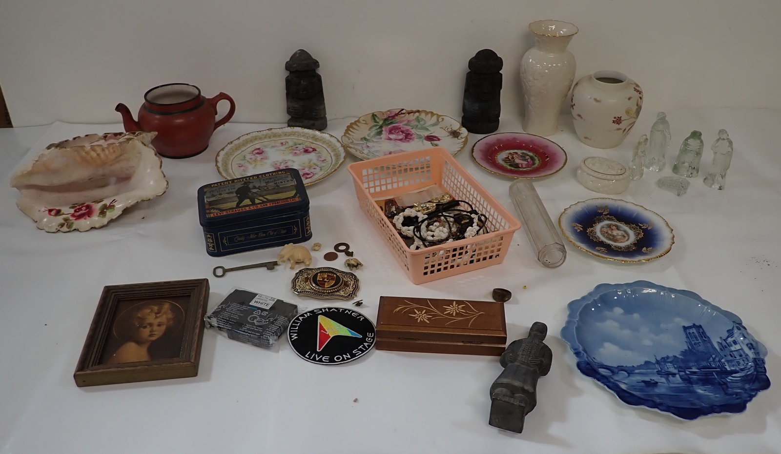 Table Contents of Junk: Must take all. No in house shipping