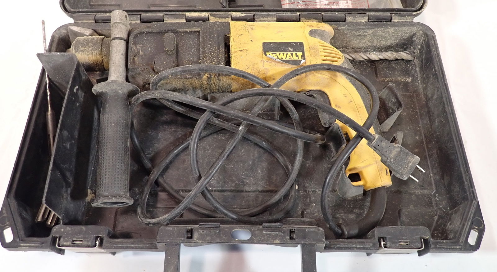 Dewalt DW566 Hammer Drill (1 of 3)