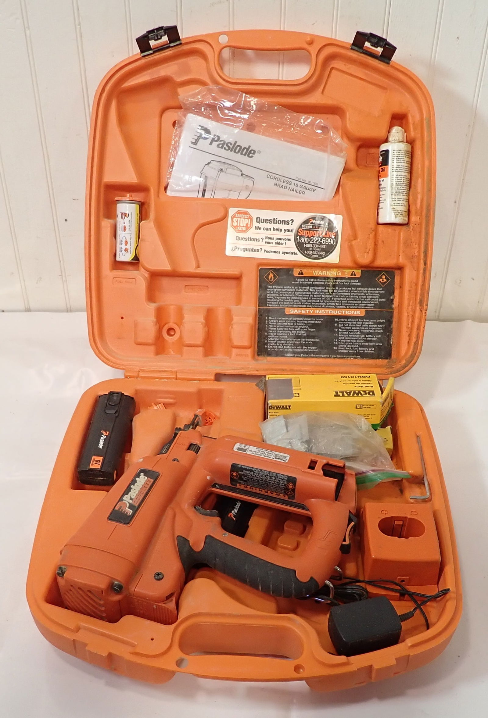 Paslode IM200F18 Cordless 18ga Finish Nailer (1 of 4)