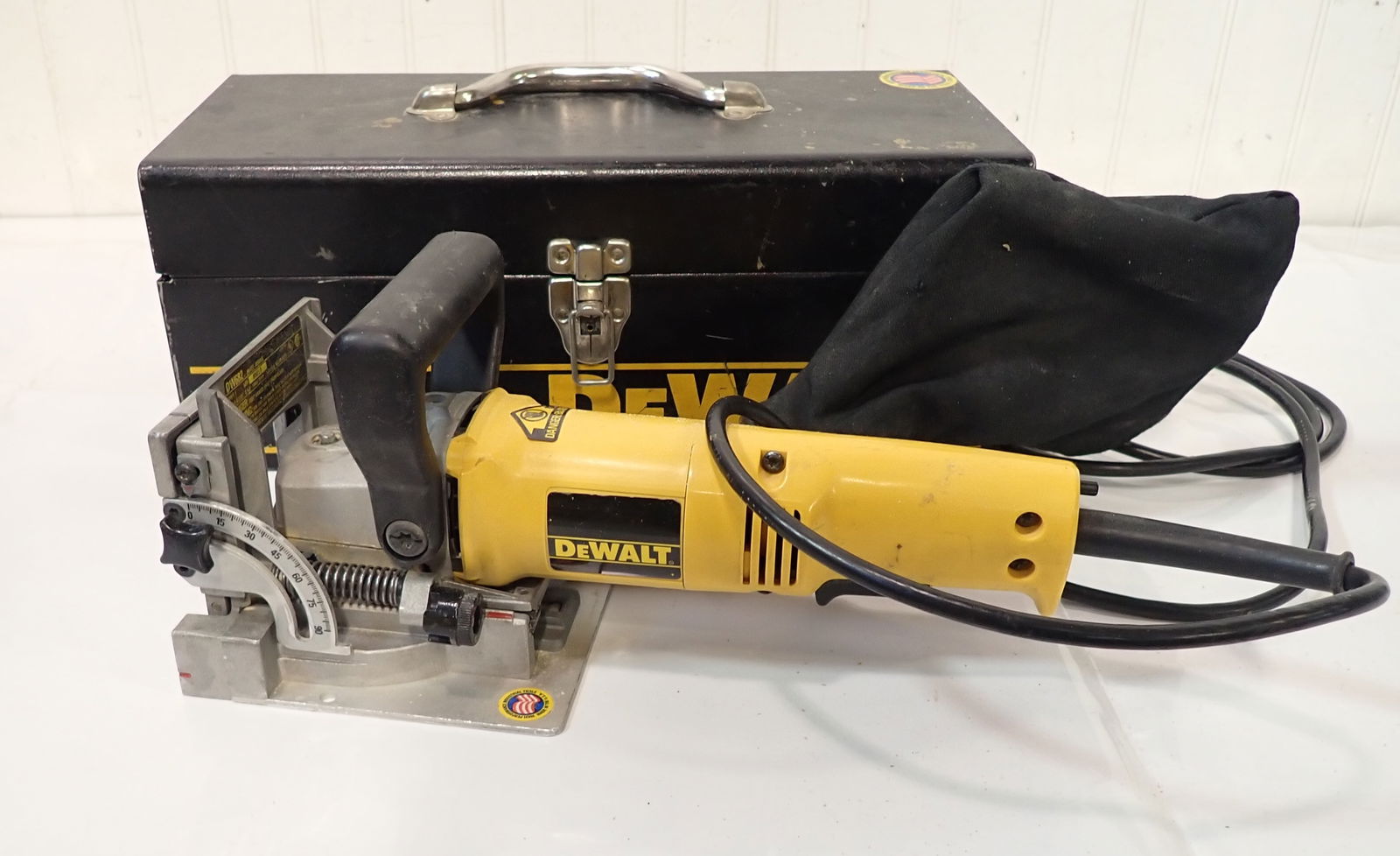 Dewalt DW682 Biscuit Jointer (1 of 5)