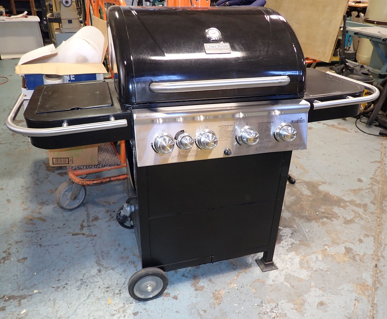 Char-Broil Classic Propane Grill (1 of 4)