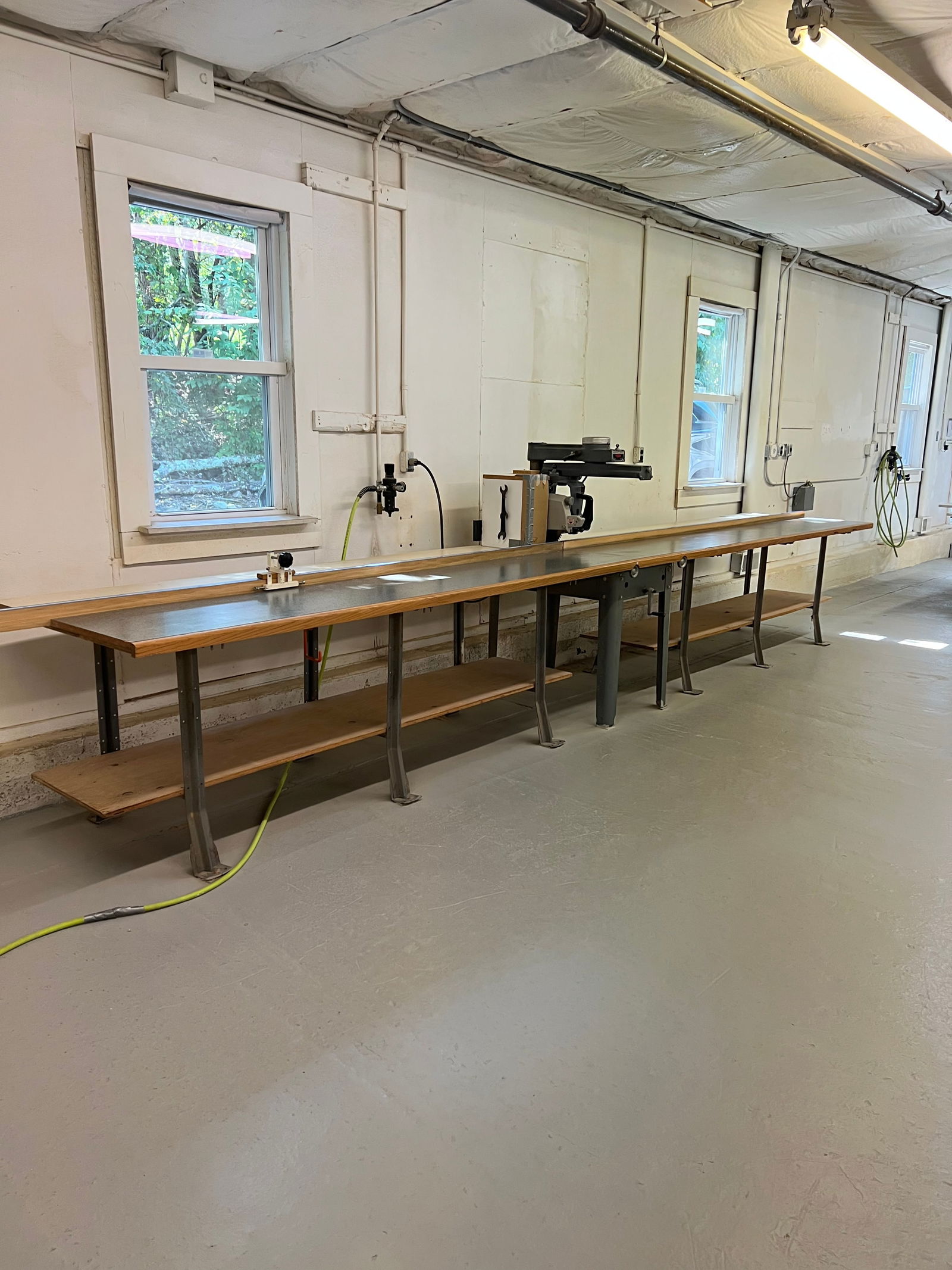 Rockwell Delta Radial Arm Saw w/ Table (1 of 3)