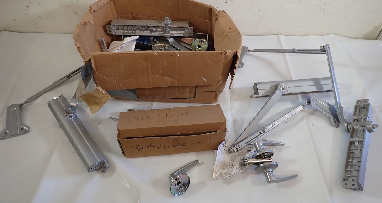 Door Closers & Handles: No in house shipping !