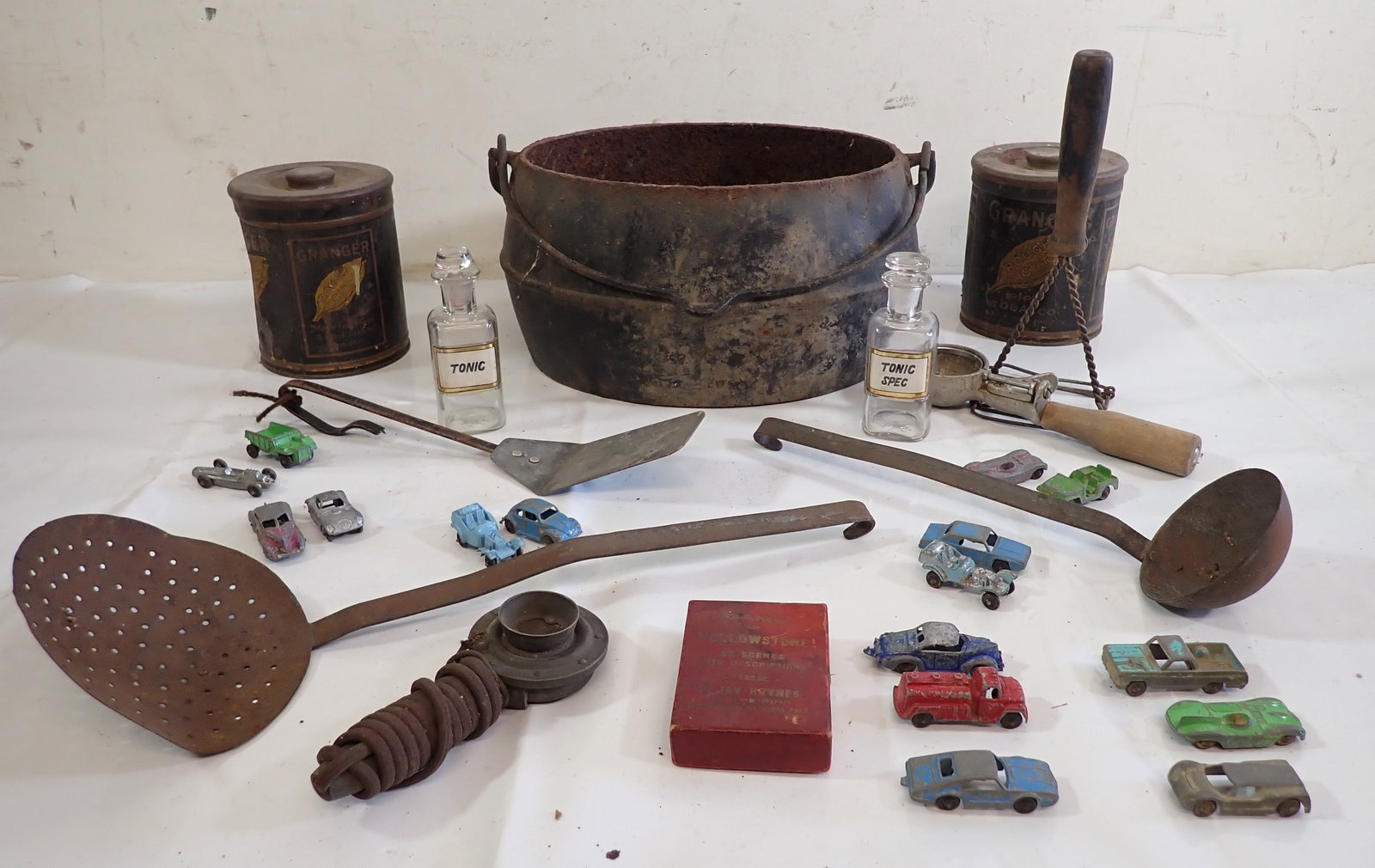 Cast Iron Kettle Kitchenware & Misc (1 of 9)