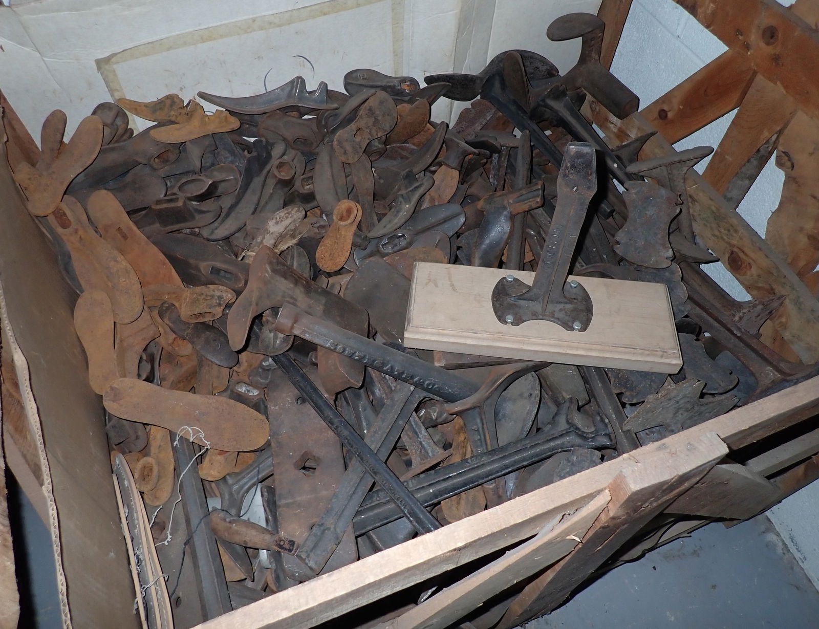 Crate Full of Cast Iron Shoe Cobbler Anvils Lathe (1 of 6)