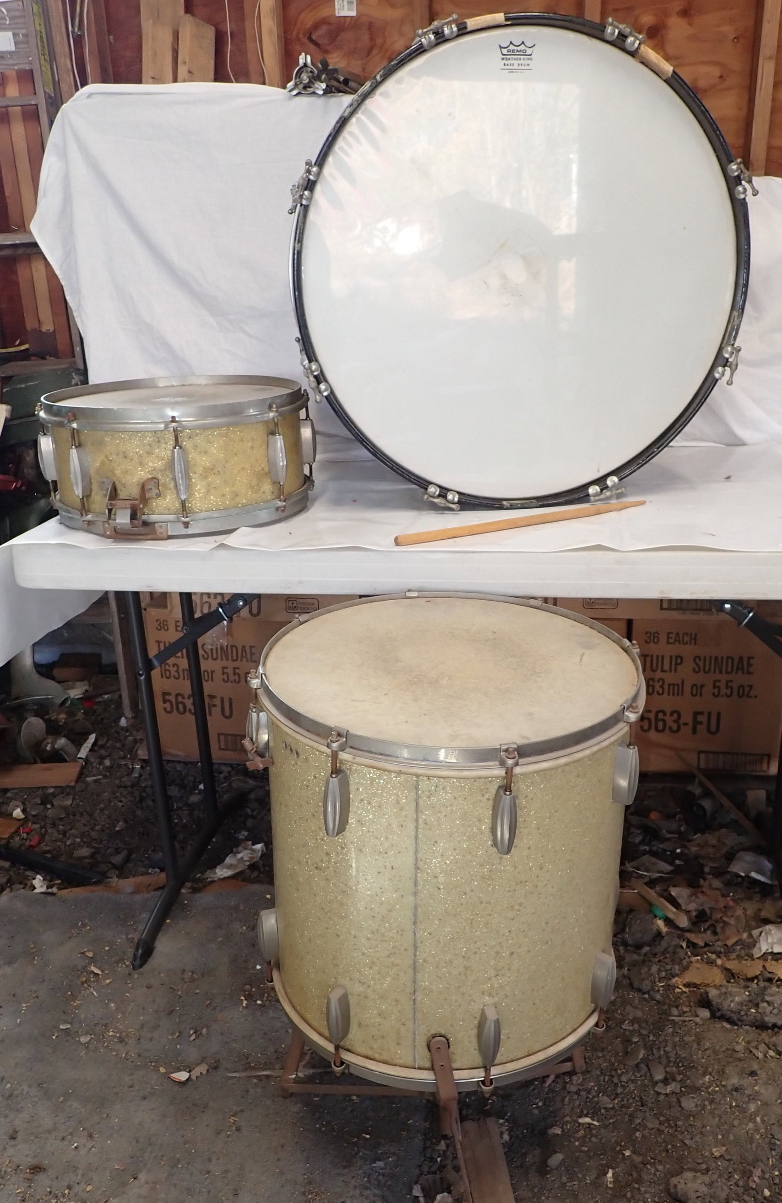 2 Remo 2 Slingerland Radio King Drums (1 of 20)