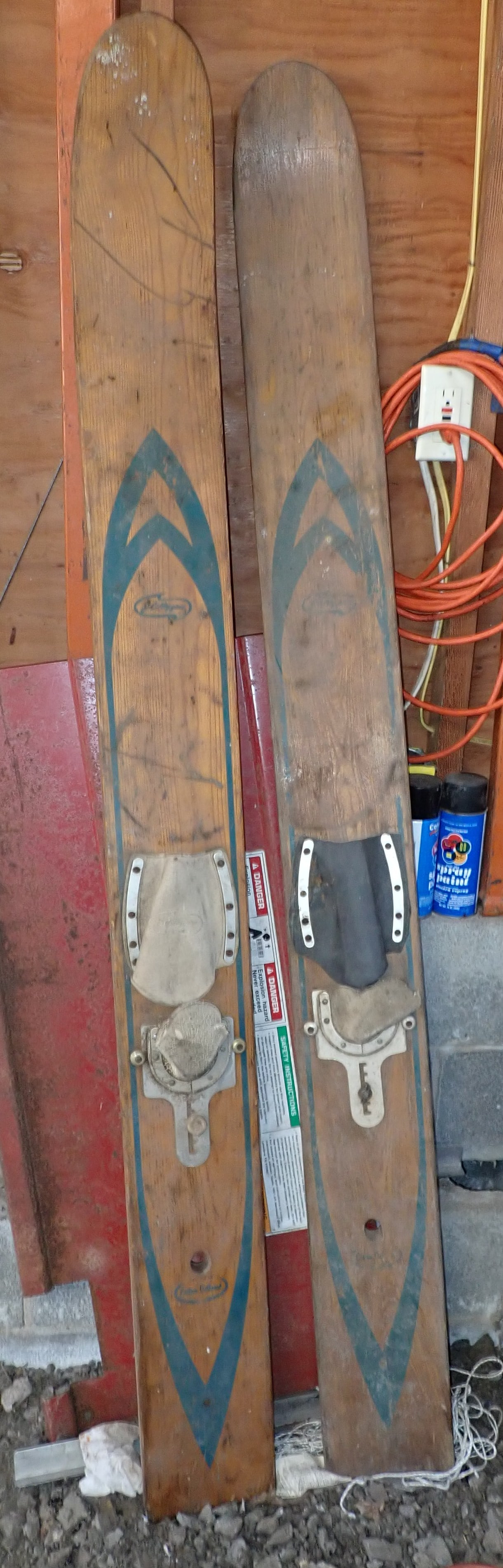 JC Higgins Custom Outboard Water Skies: Approx 6 7/8" x 71". No in house shipping !