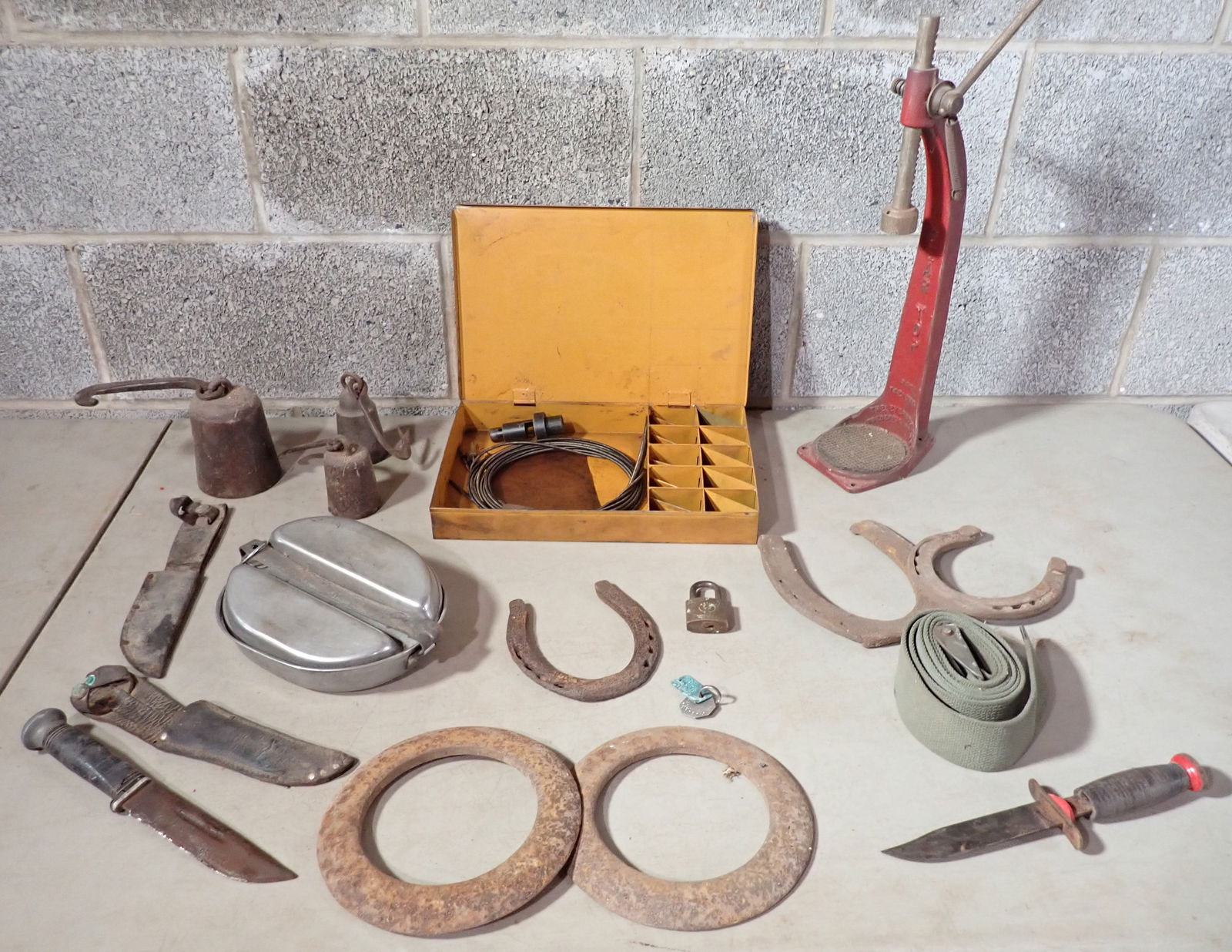 Bottle Capper Organizer Horseshoes & Misc (1 of 8)