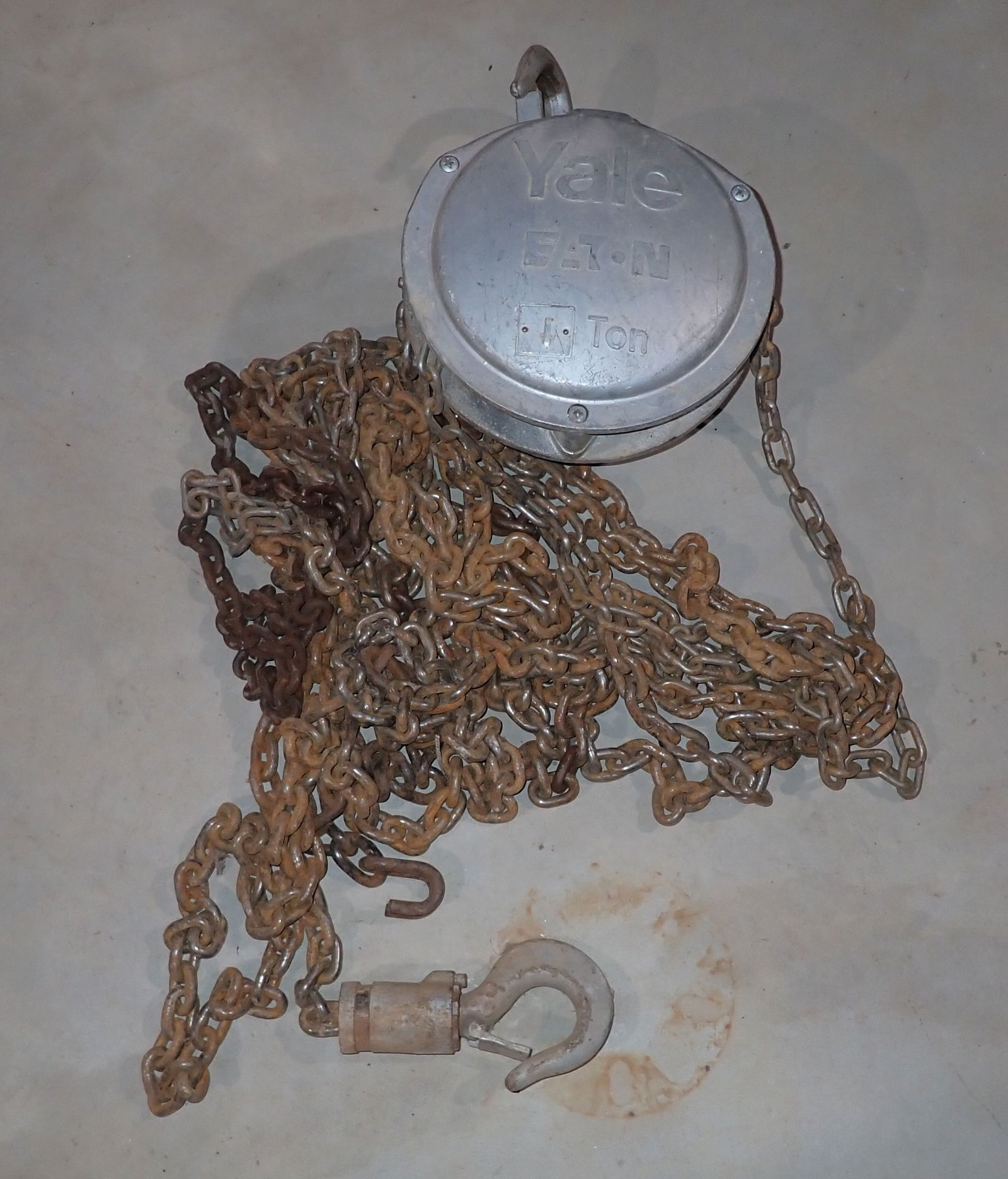 Yale 1 Ton Chain Hoist (1 of 3)