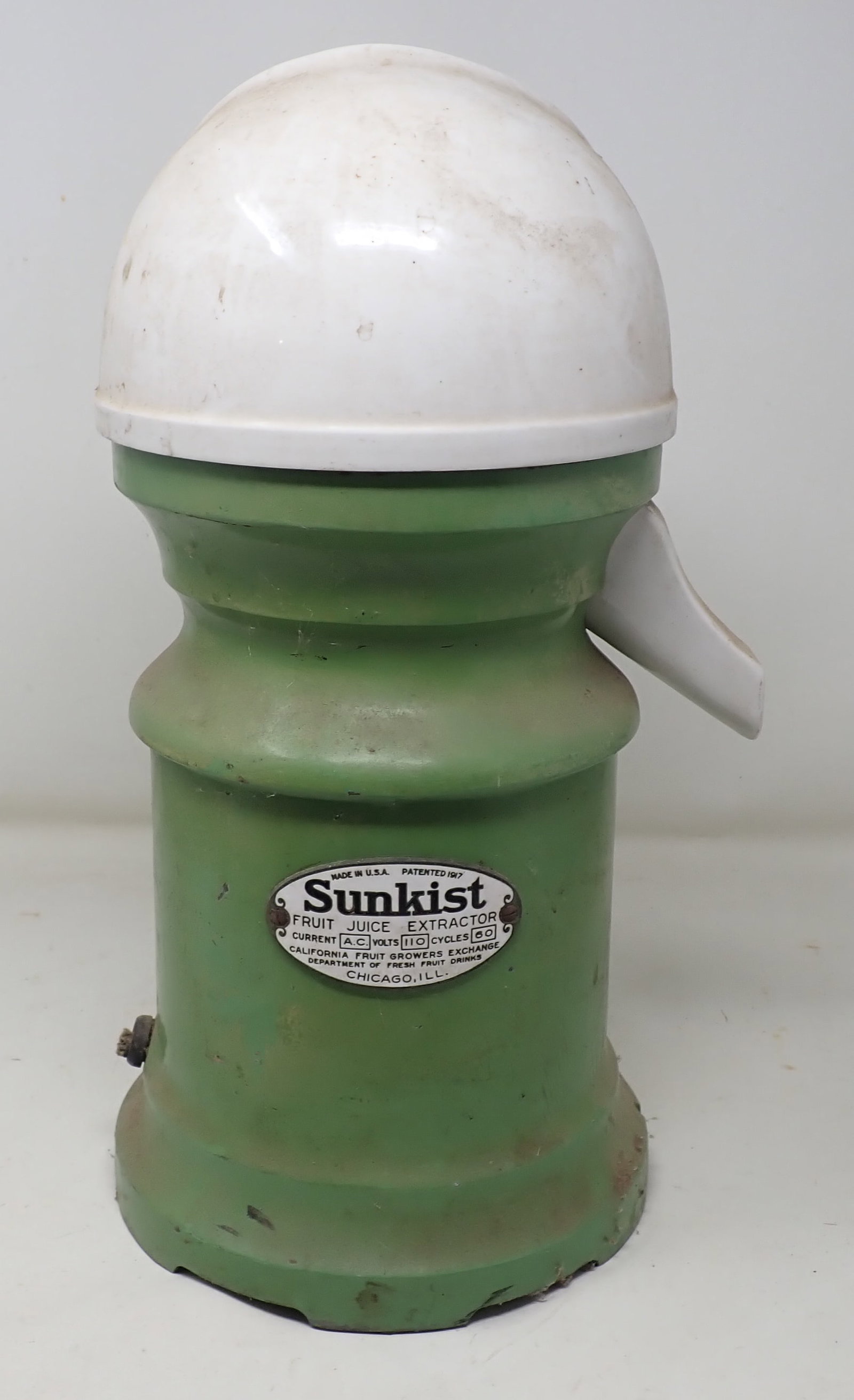 1917 Sunkist Fruit Juice Extractor (1 of 5)