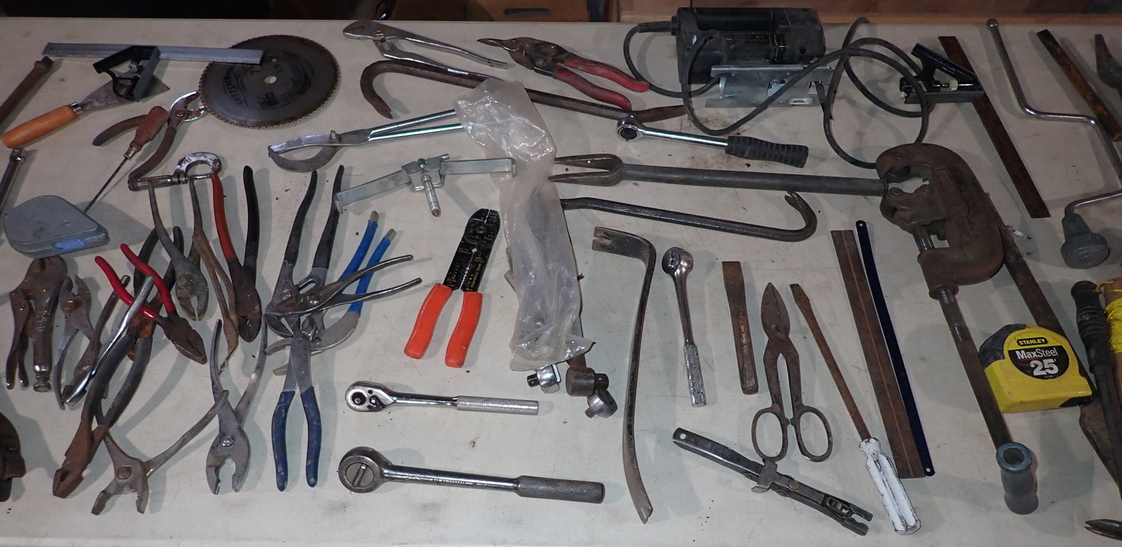 Table Contents of Tools incl Craftsman 1/2" Drive Rachet (1 of 8)