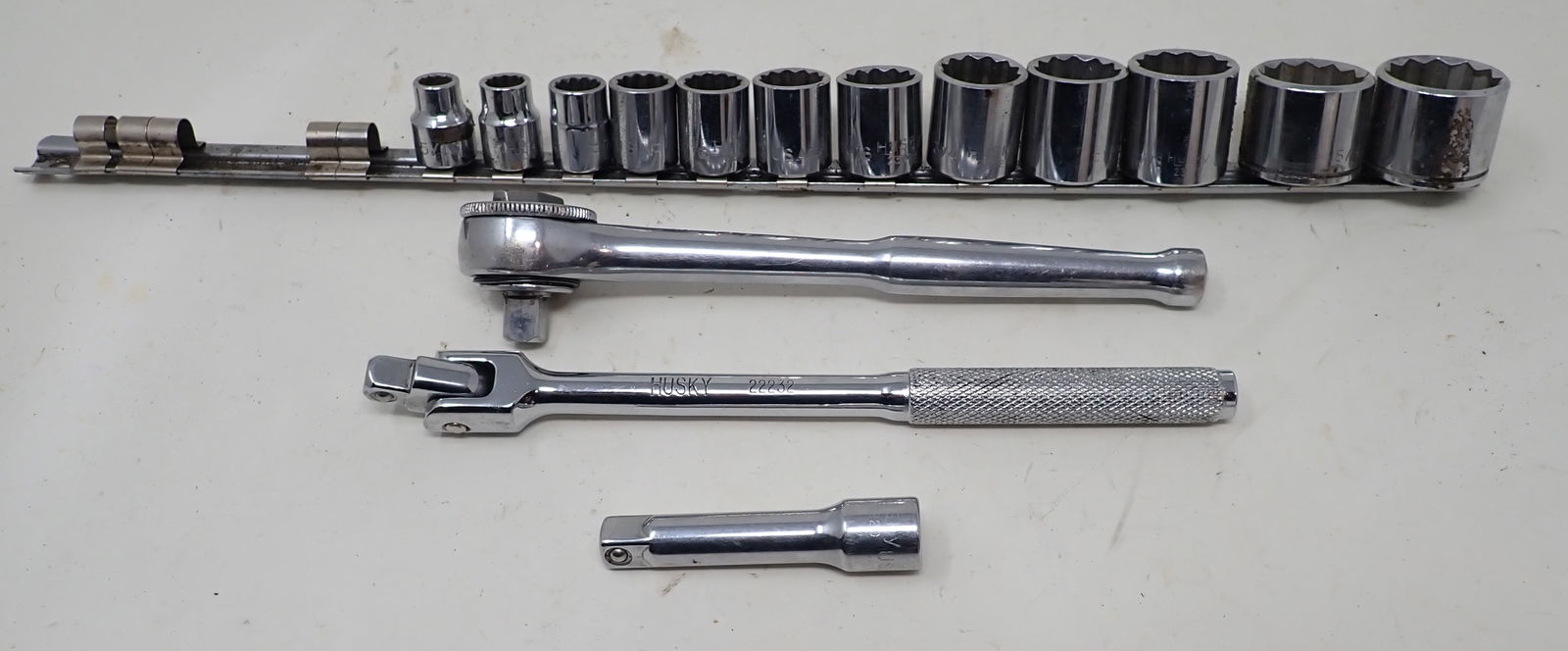 Husky 3/8" Drive Sockets Rackets Extension Breaker Bar (1 of 2)