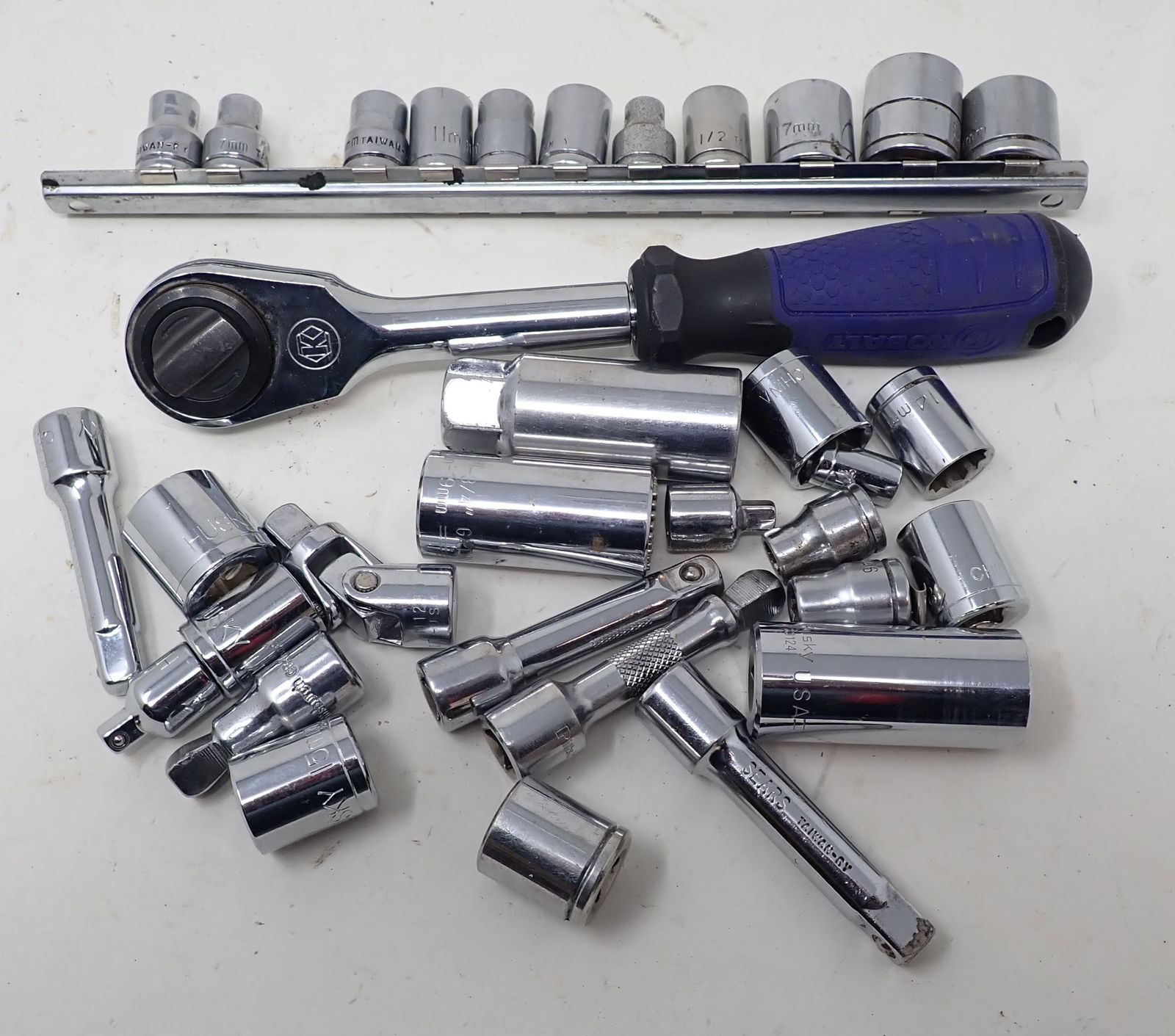 Mixed Lot 3/8" Drive Sockets Kobalt Rachet (1 of 1)