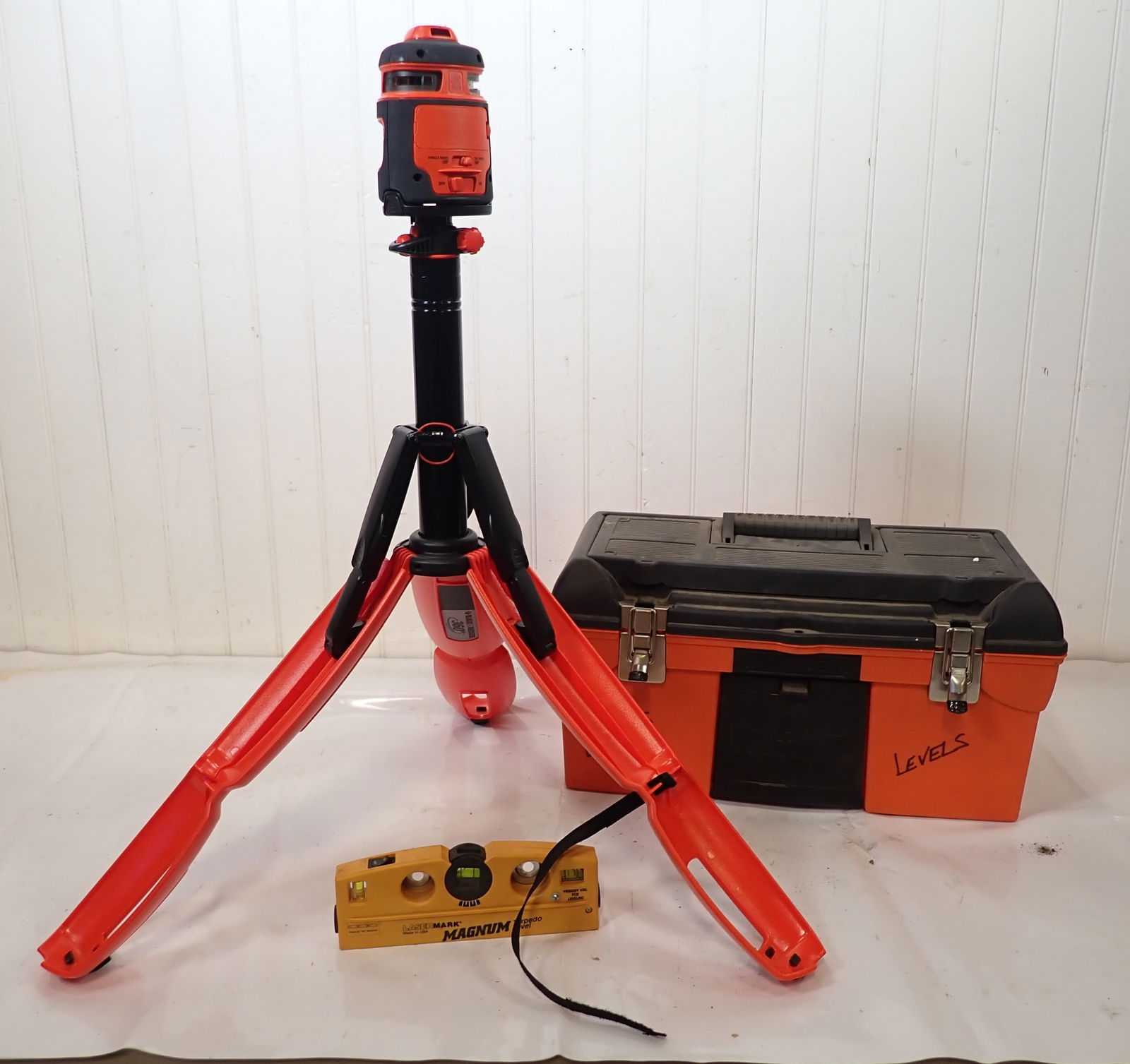 Black & Decker 360 Auto Laser Lever Lasermark Torpedo Level (1 of 5)