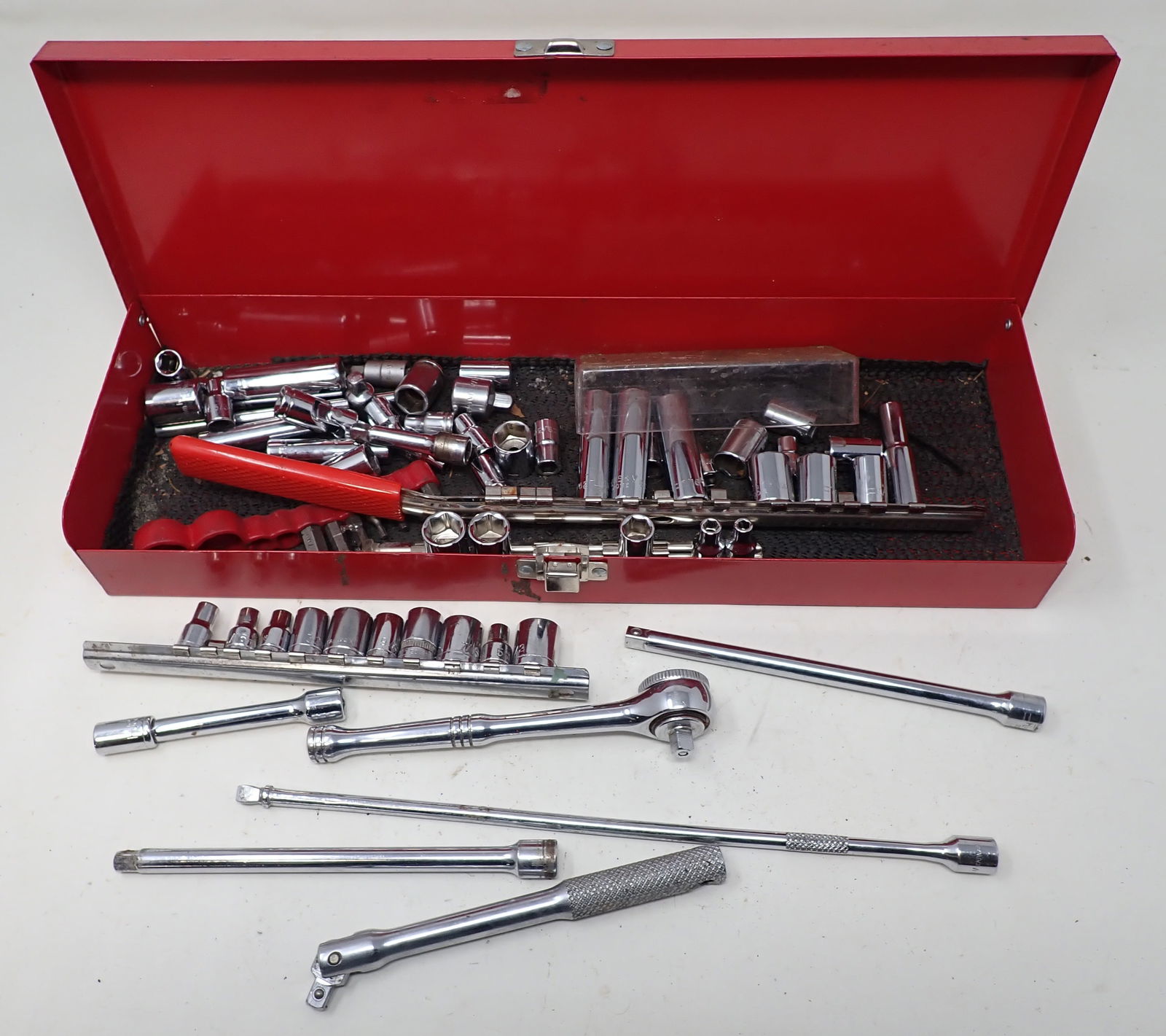 Mixed Lot of 1/4" Drive Sockets incl Husky Box (1 of 4)