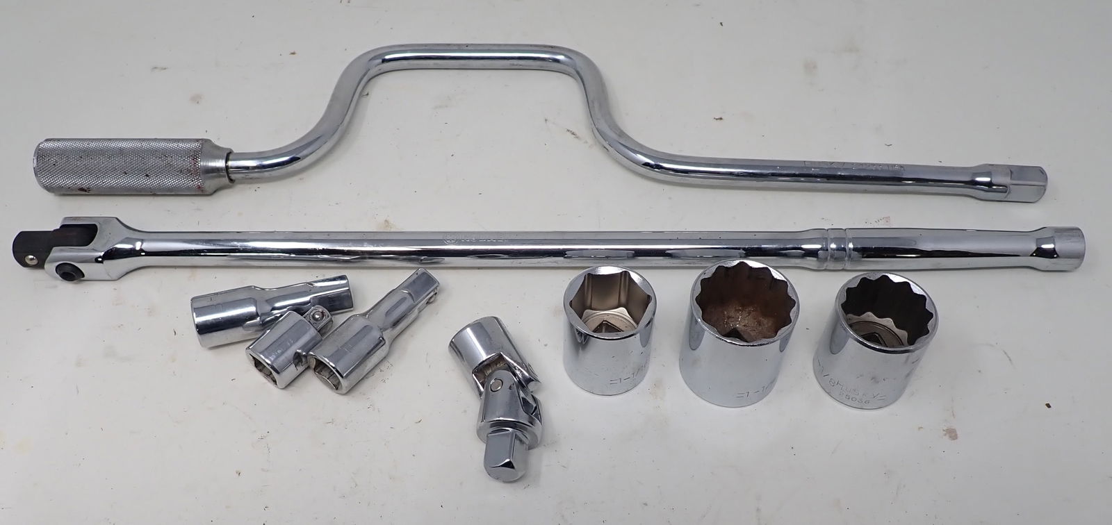 Husky 1/2" Drive Breaker Bar Extensions Sockets (1 of 3)