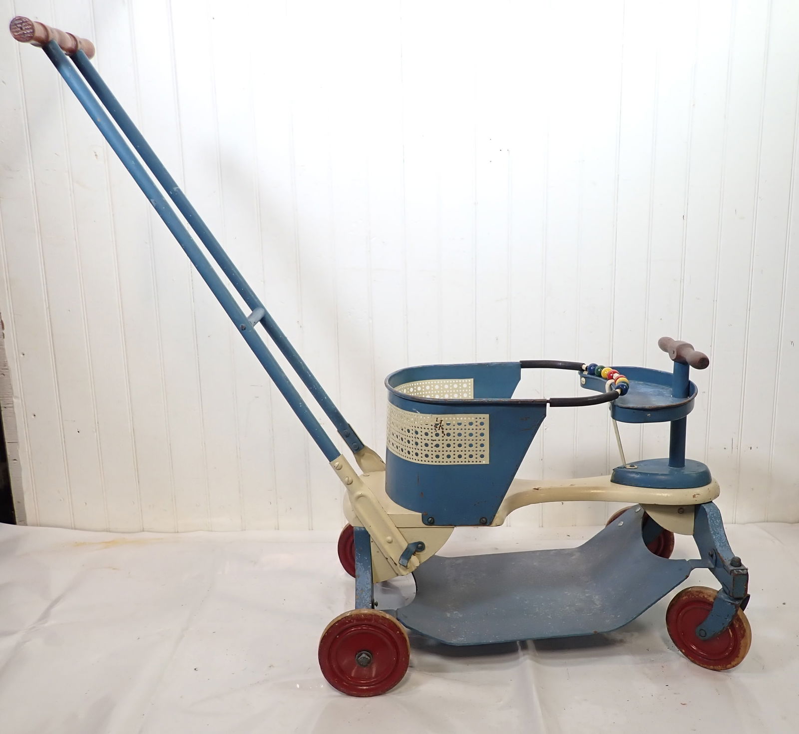 Vintage Childs Stroller (1 of 3)