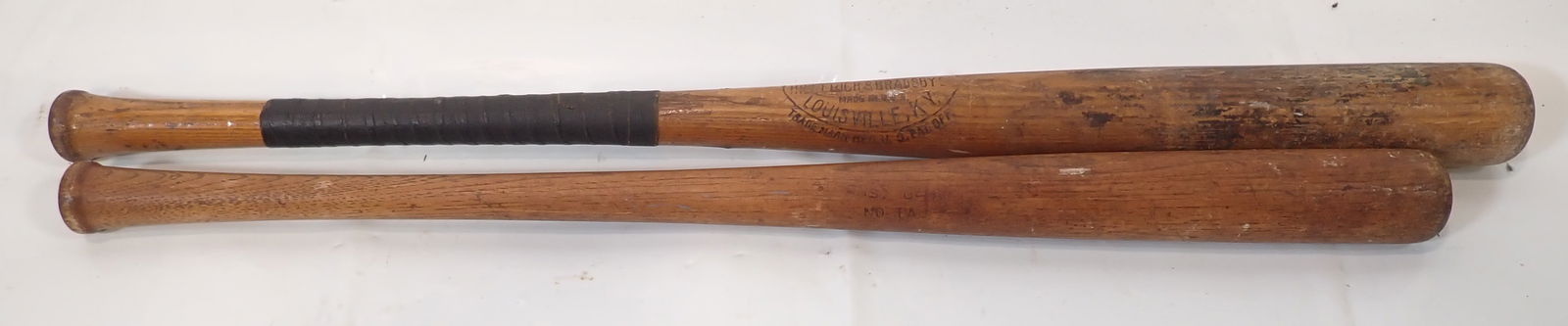 Wooden Baseball Bats incl Hillerich & Bradsby 40 G.S: Hillerich & Bradsby 40 G.S is approx 33 1/2" long. Shipping available.