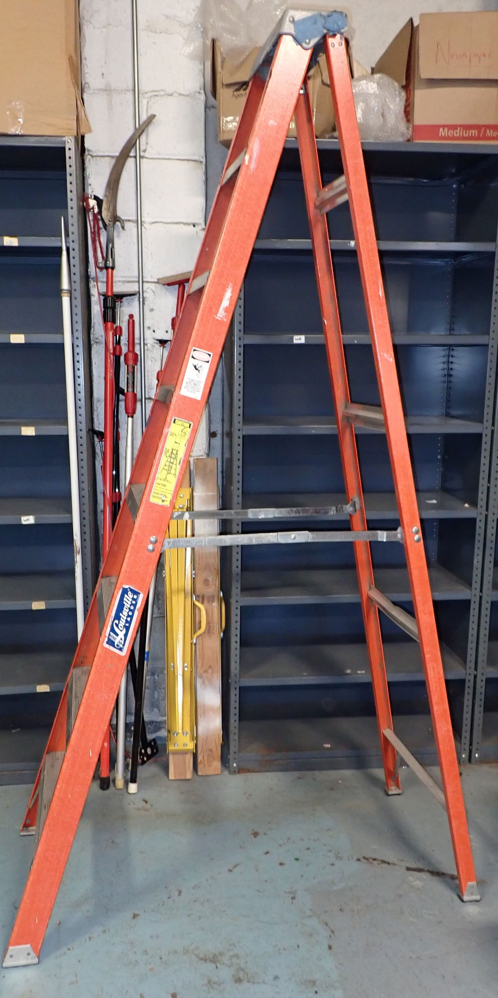 Louisville 8' Fiberglass Step Ladder (1 of 2)