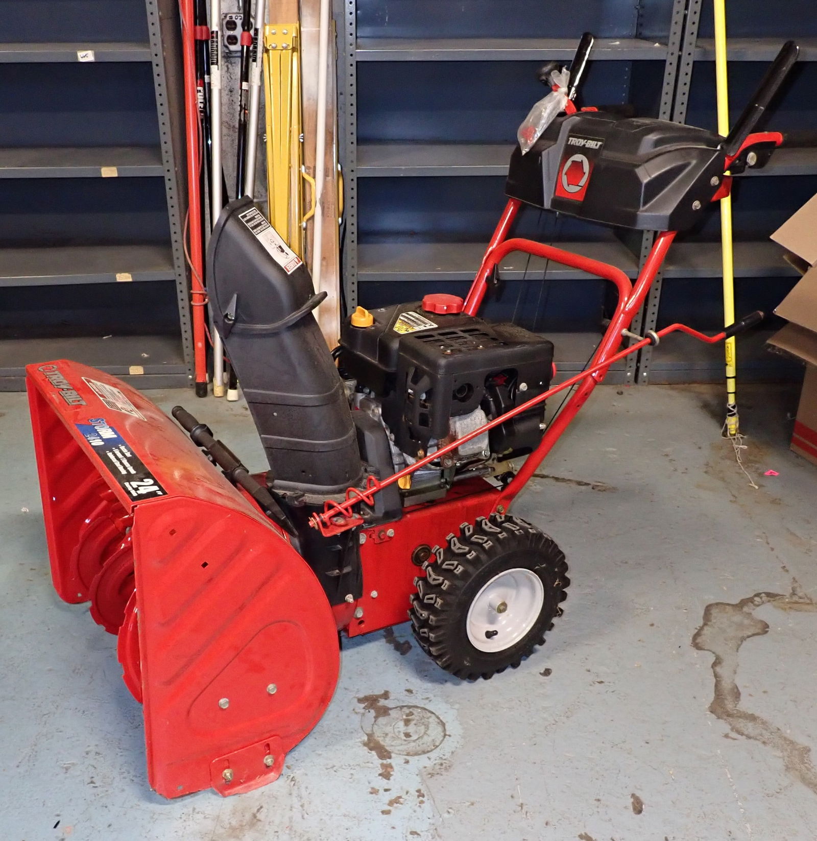 Troy-Bilt Storm 2410 Snowblower (1 of 6)