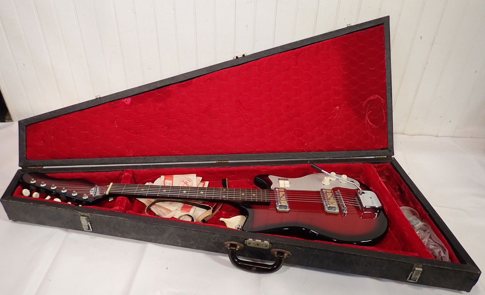 Japanese Guitar & Case (1 of 11)