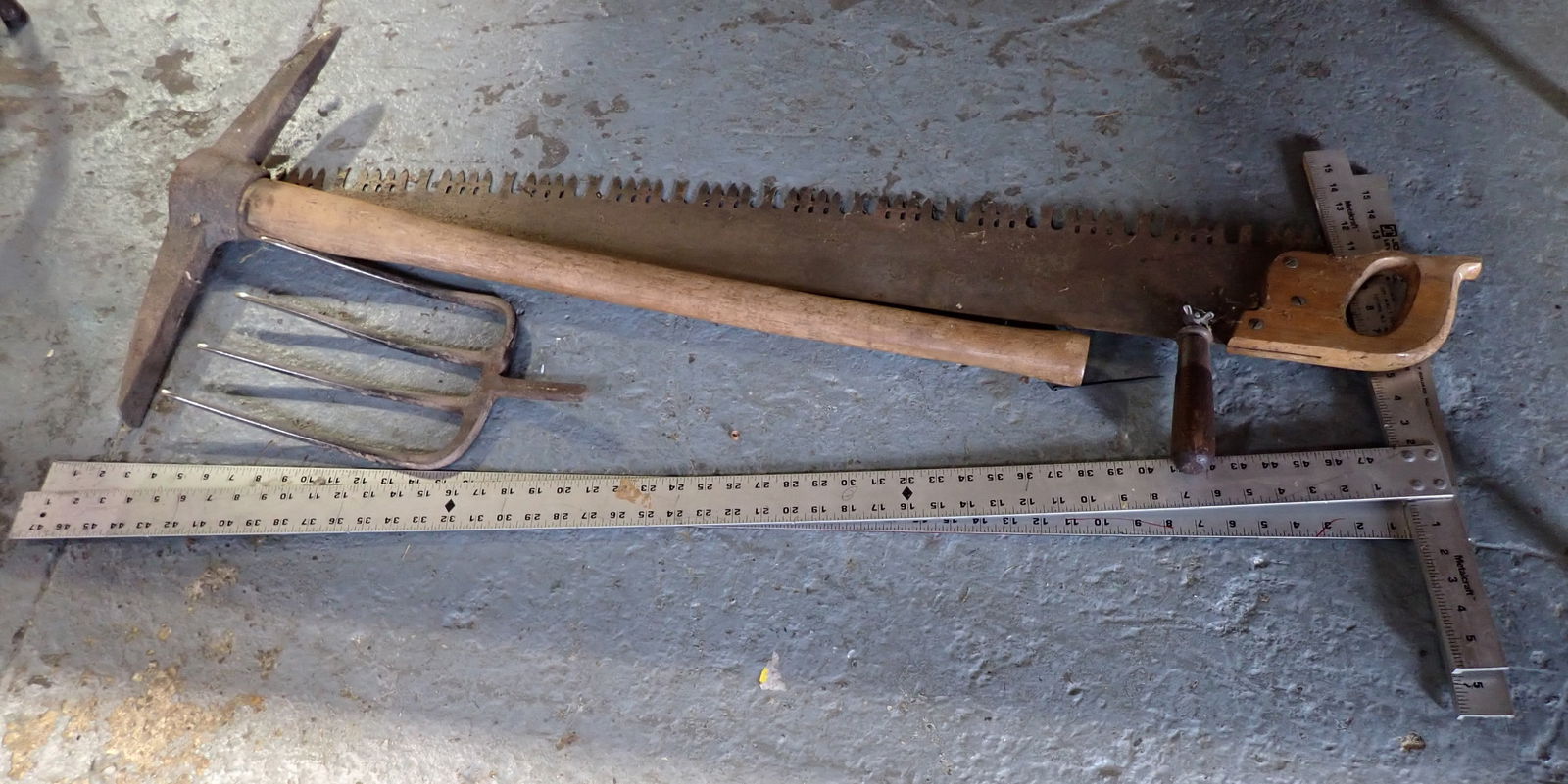 Squares 2 Man Saw Pick (1 of 1)