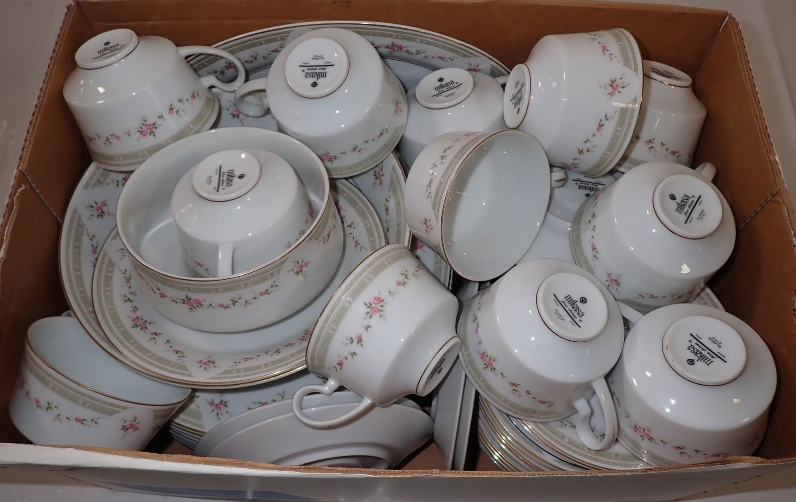 2 Boxes of Mikasa Gloria China Dinnerware: No in house shipping !