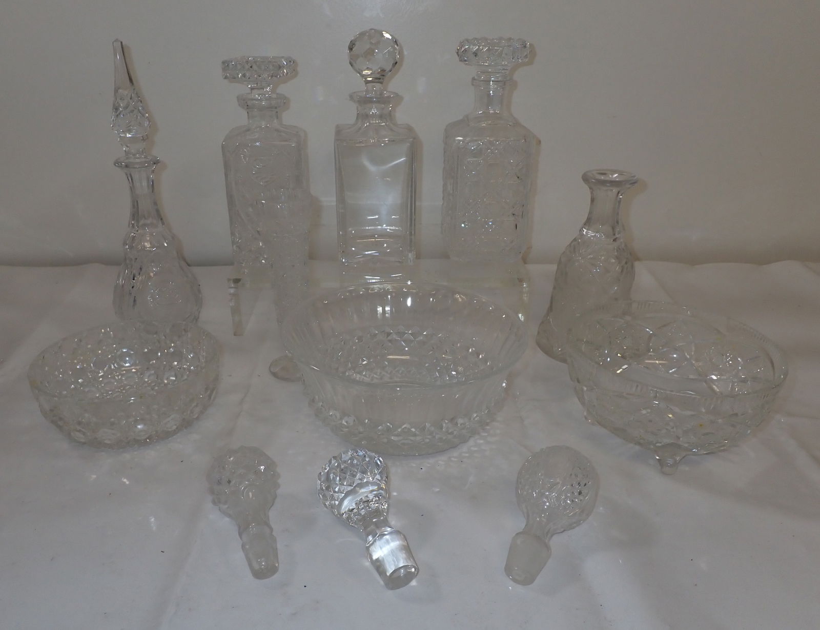 Decanters Bowls Vase & Stoppers (1 of 6)
